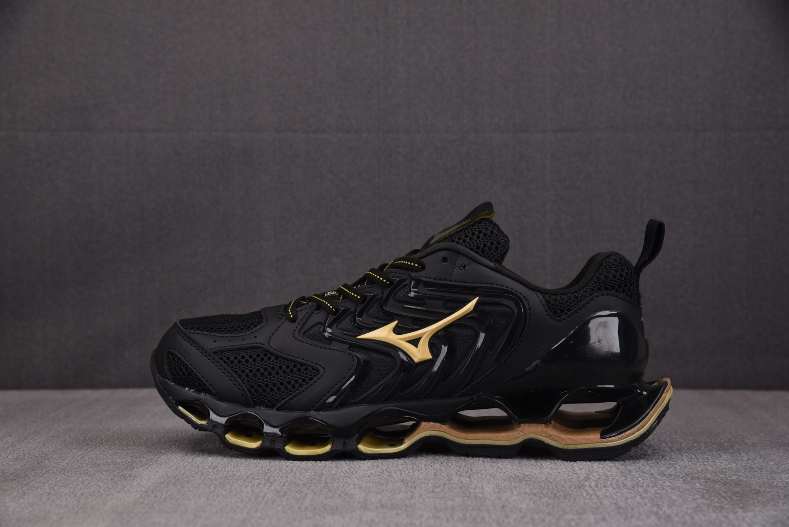 Mizuno Wave Prophecy 14S 黑金J1GC尺寸36-46YZ039