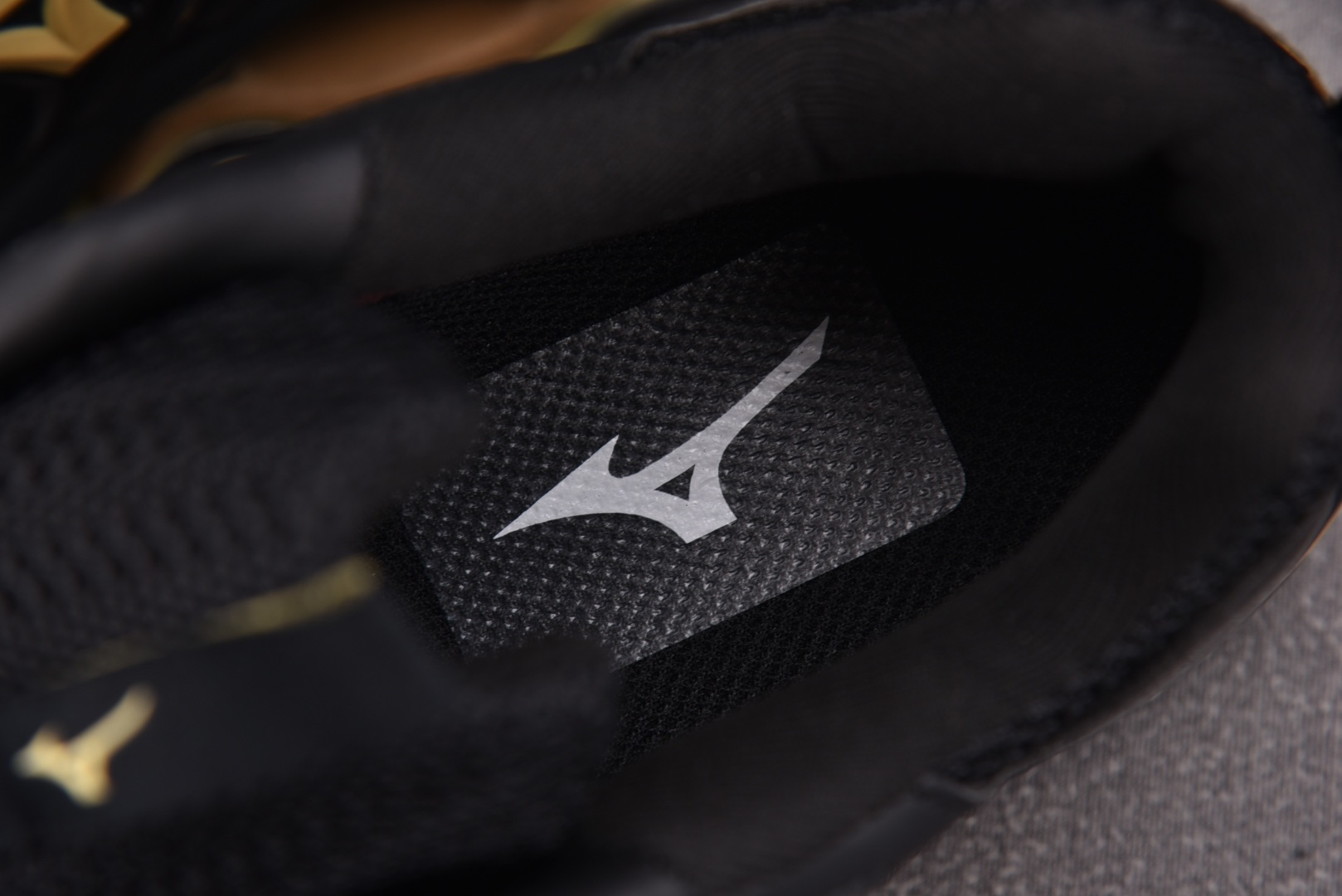 Mizuno Wave Prophecy 14S 黑金J1GC尺寸36-46YZ039