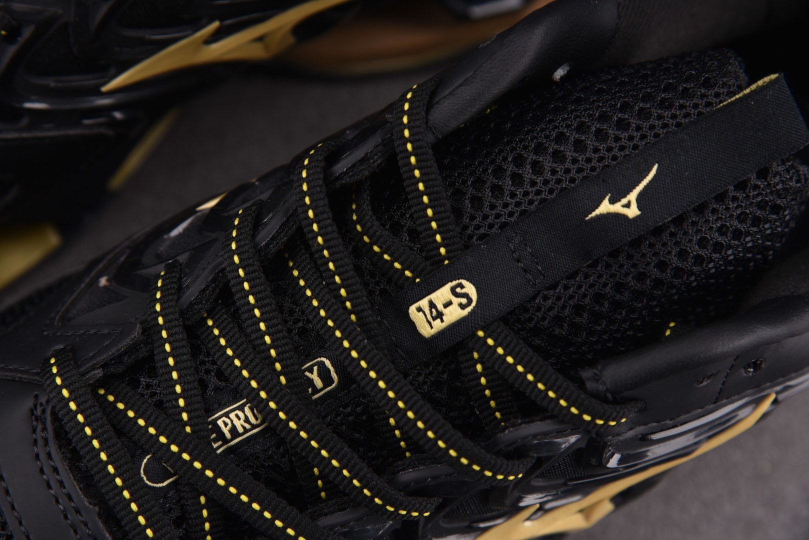 Mizuno Wave Prophecy 14S 黑金J1GC尺寸36-46YZ039