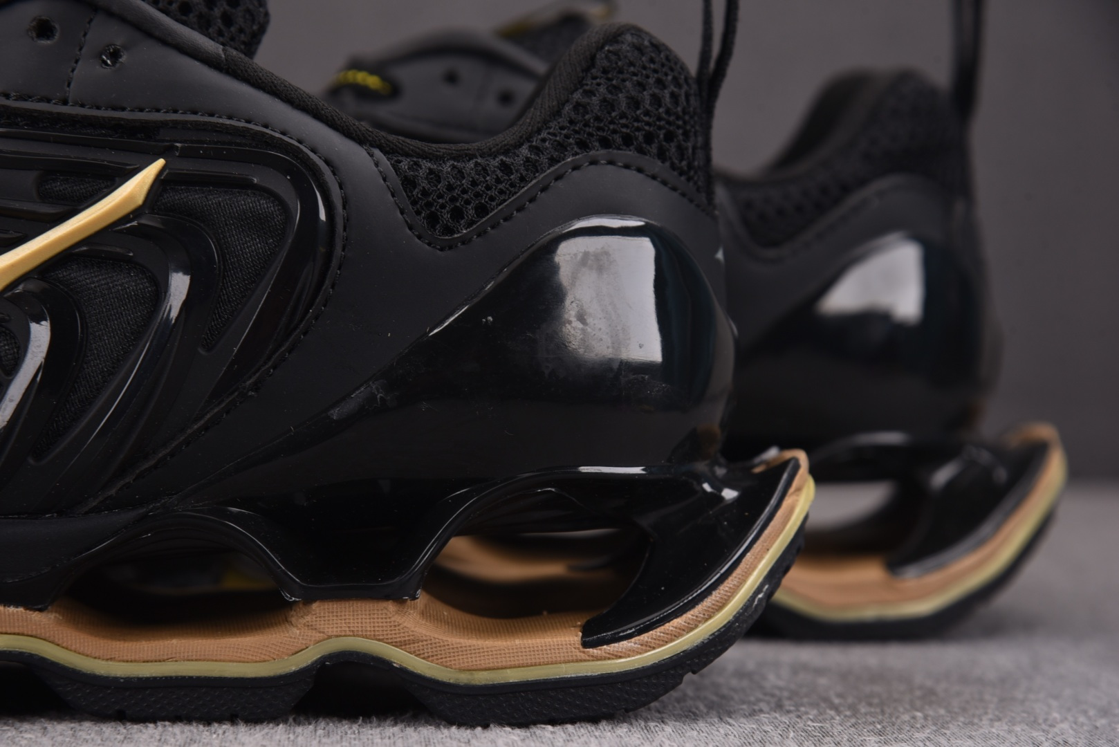 Mizuno Wave Prophecy 14S 黑金J1GC尺寸36-46YZ039