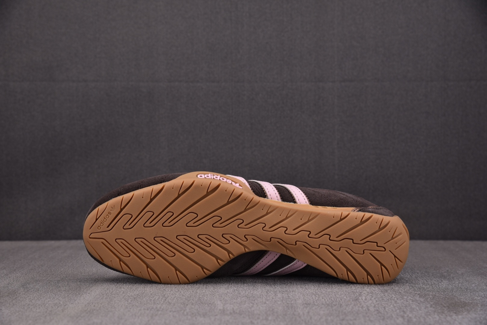 AD Adiracer Lo Dark Brown Clear Pink Gum (Women's) 棕