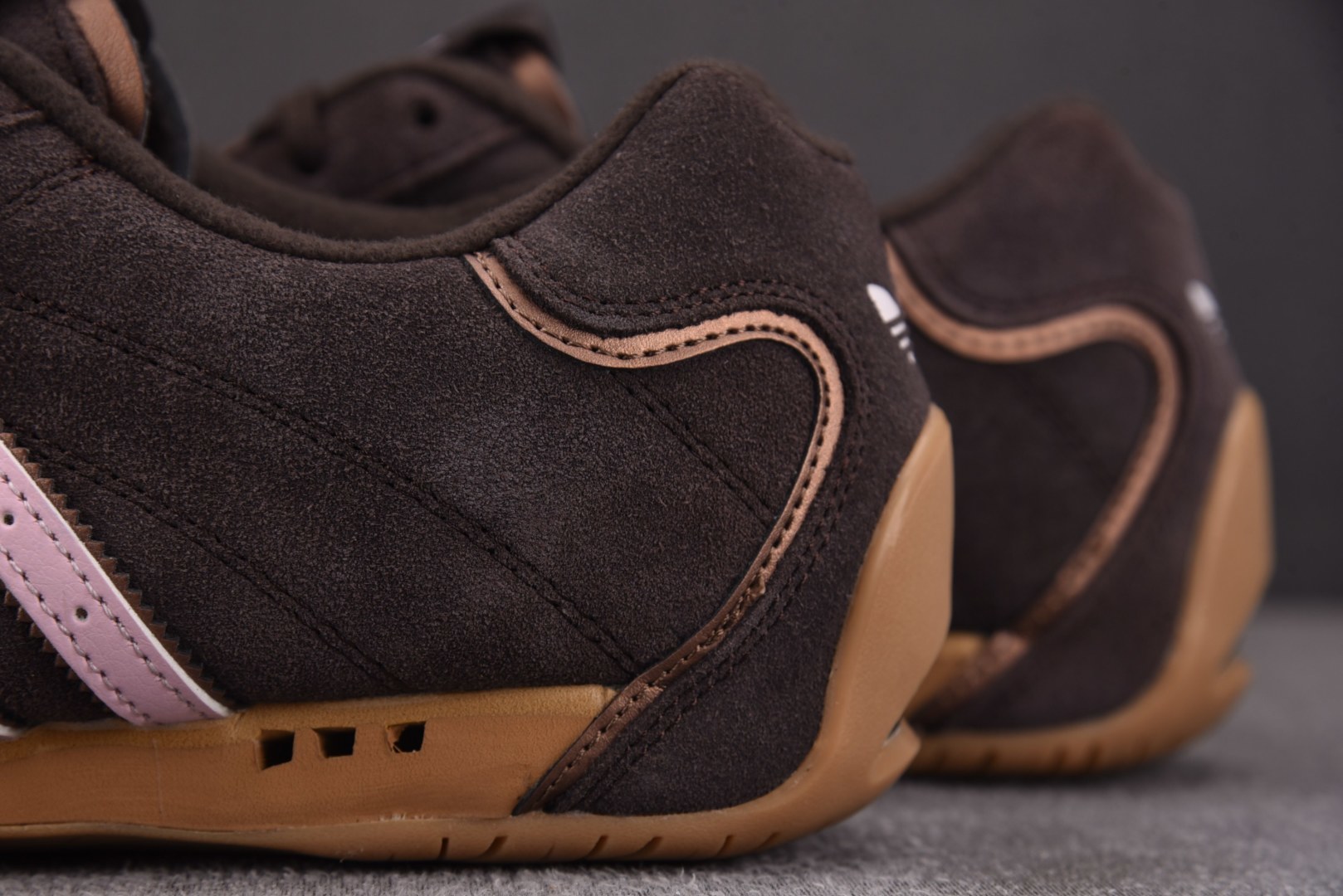 AD Adiracer Lo Dark Brown Clear Pink Gum (Women's) 棕