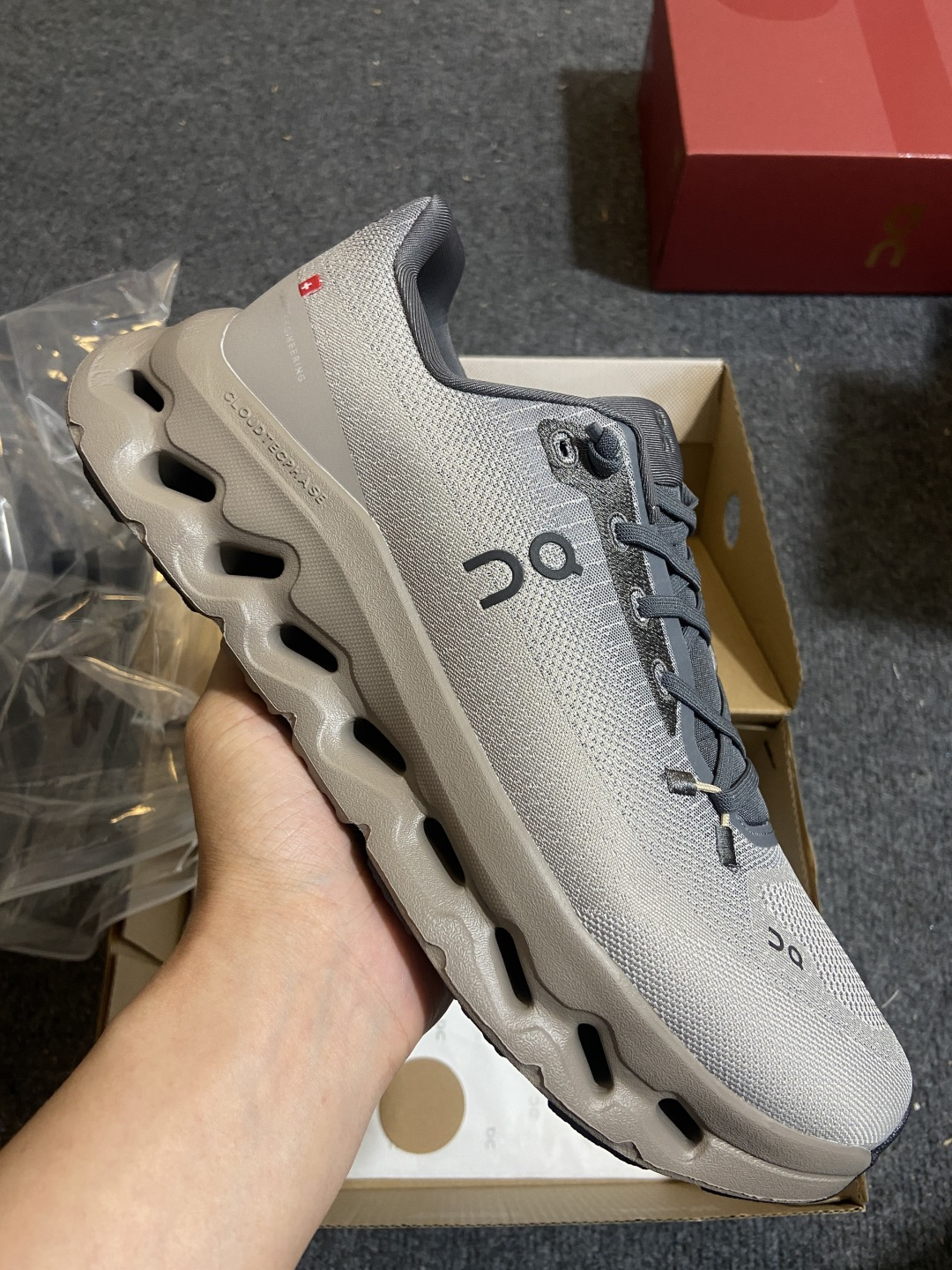 On昂跑 x LOEWE罗意威 Cloudtilt 织物 跑步 户外轻便百搭系带 减震 低帮 运动休闲鞋