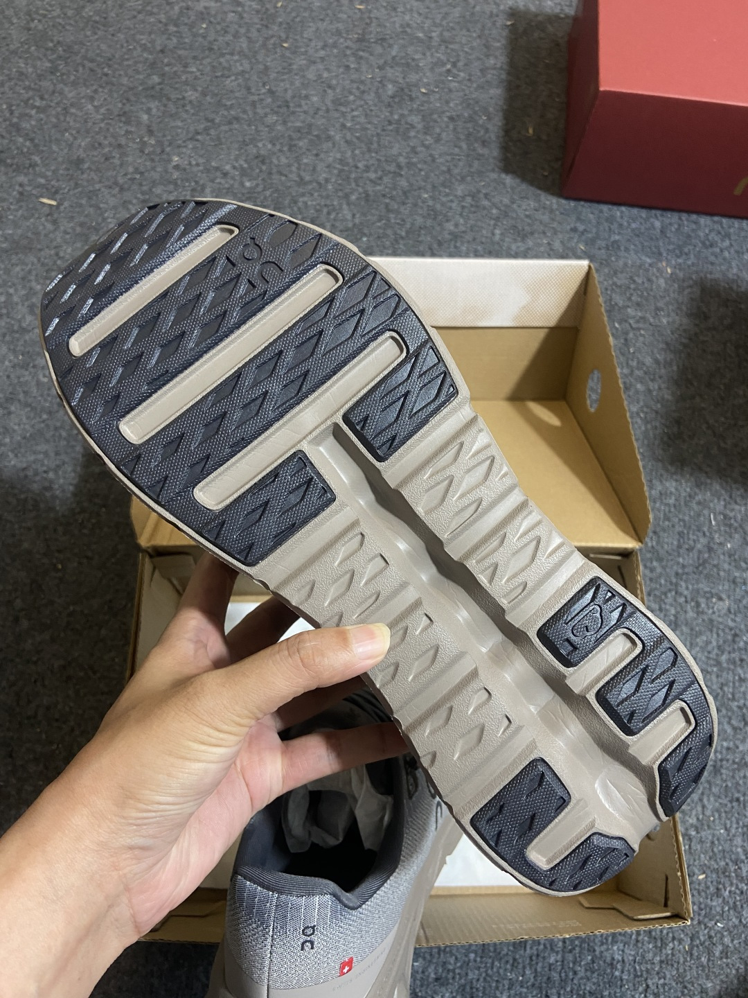 On昂跑 x LOEWE罗意威 Cloudtilt 织物 跑步 户外轻便百搭系带 减震 低帮 运动休闲鞋