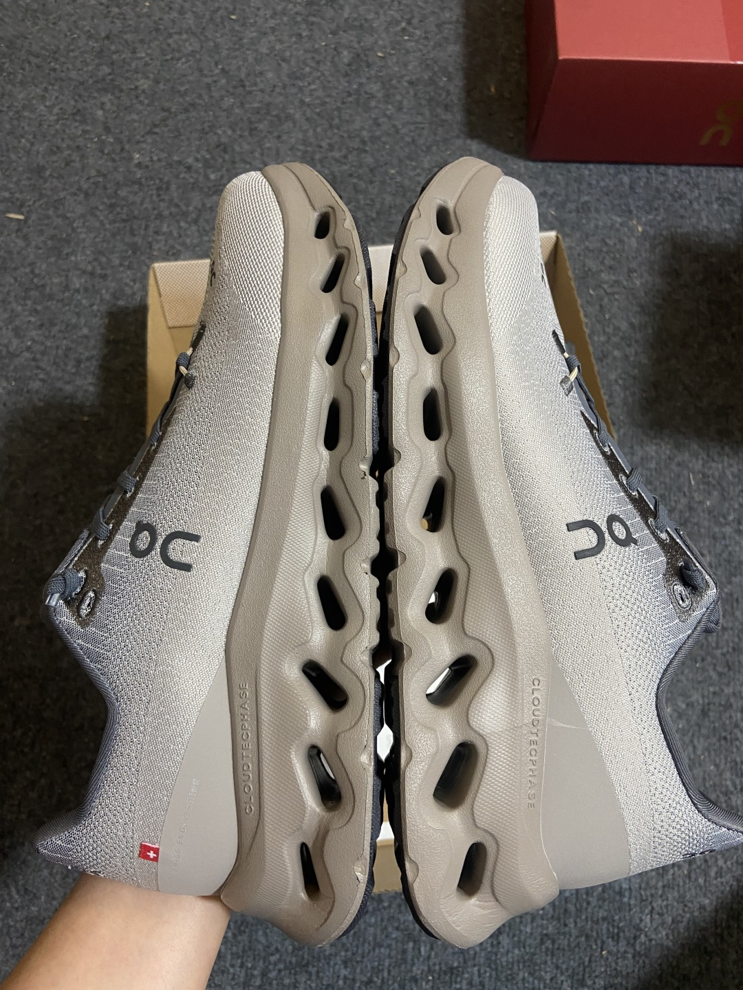 On昂跑 x LOEWE罗意威 Cloudtilt 织物 跑步 户外轻便百搭系带 减震 低帮 运动休闲鞋