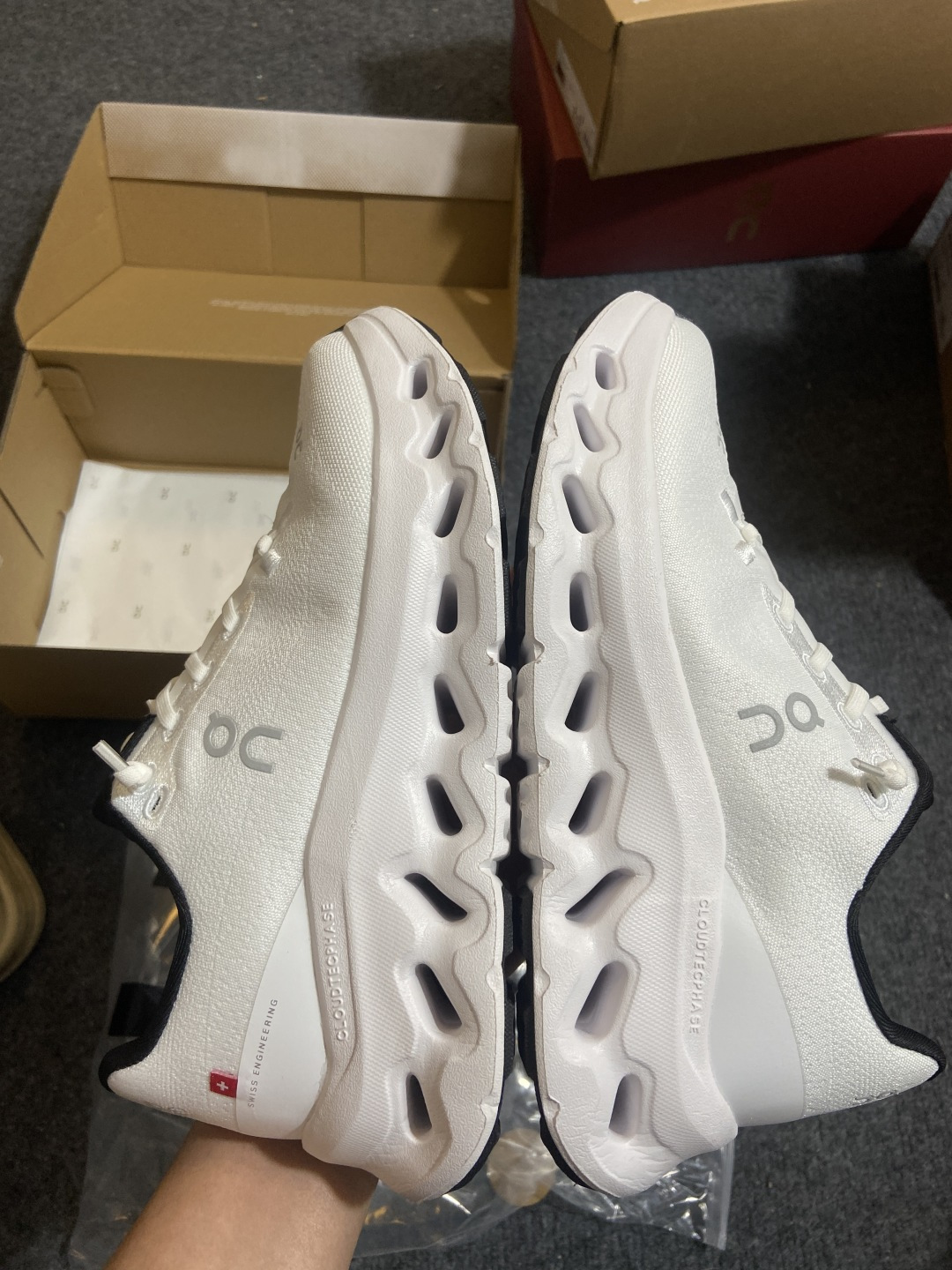 On昂跑 x LOEWE罗意威 Cloudtilt 织物 跑步 户外轻便百搭系带 减震 低帮 运动休闲鞋
