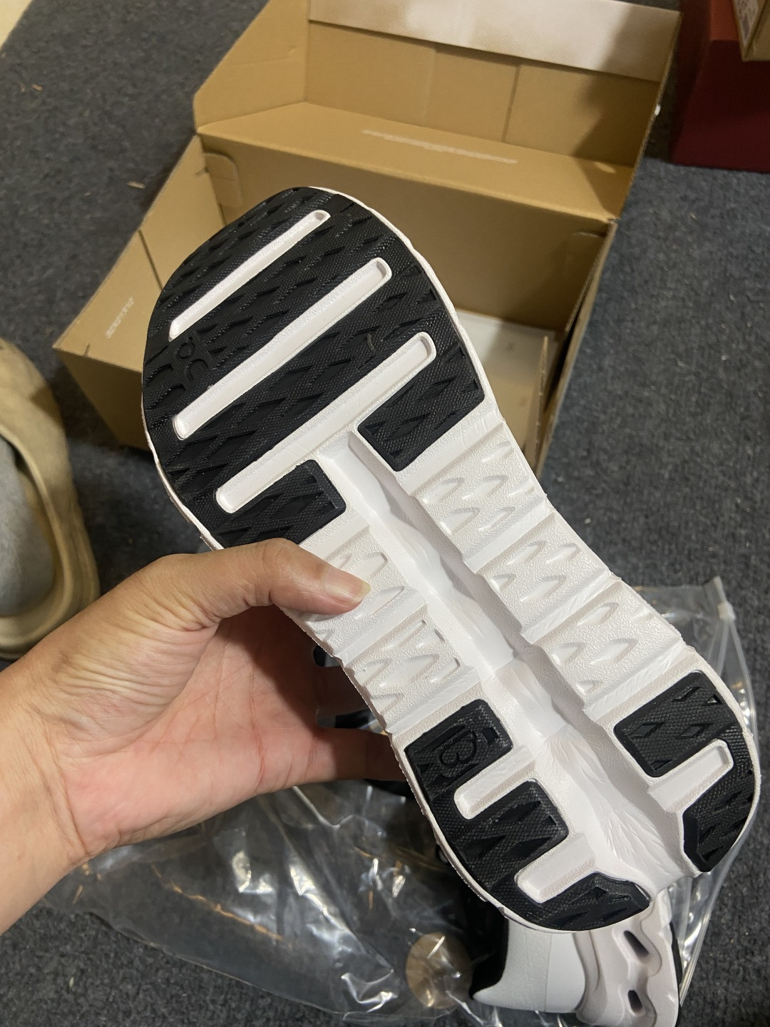 On昂跑 x LOEWE罗意威 Cloudtilt 织物 跑步 户外轻便百搭系带 减震 低帮 运动休闲鞋