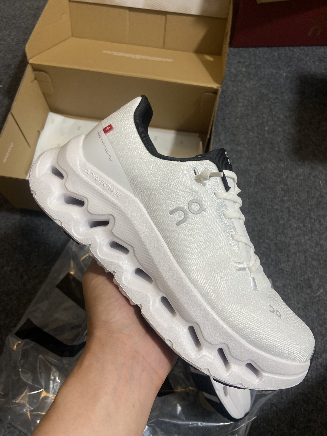 On昂跑 x LOEWE罗意威 Cloudtilt 织物 跑步 户外轻便百搭系带 减震 低帮 运动休闲鞋