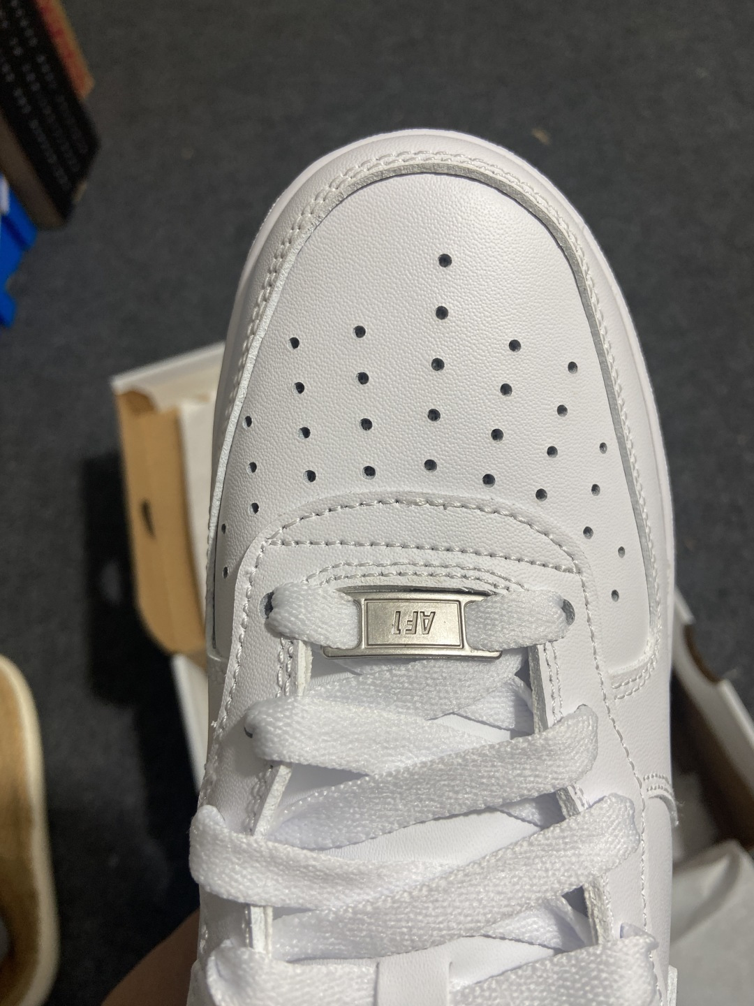 #平台专供 Air Force 1 Mid '07 空军一号中帮经典板鞋 纯白 货号:-111 内置So