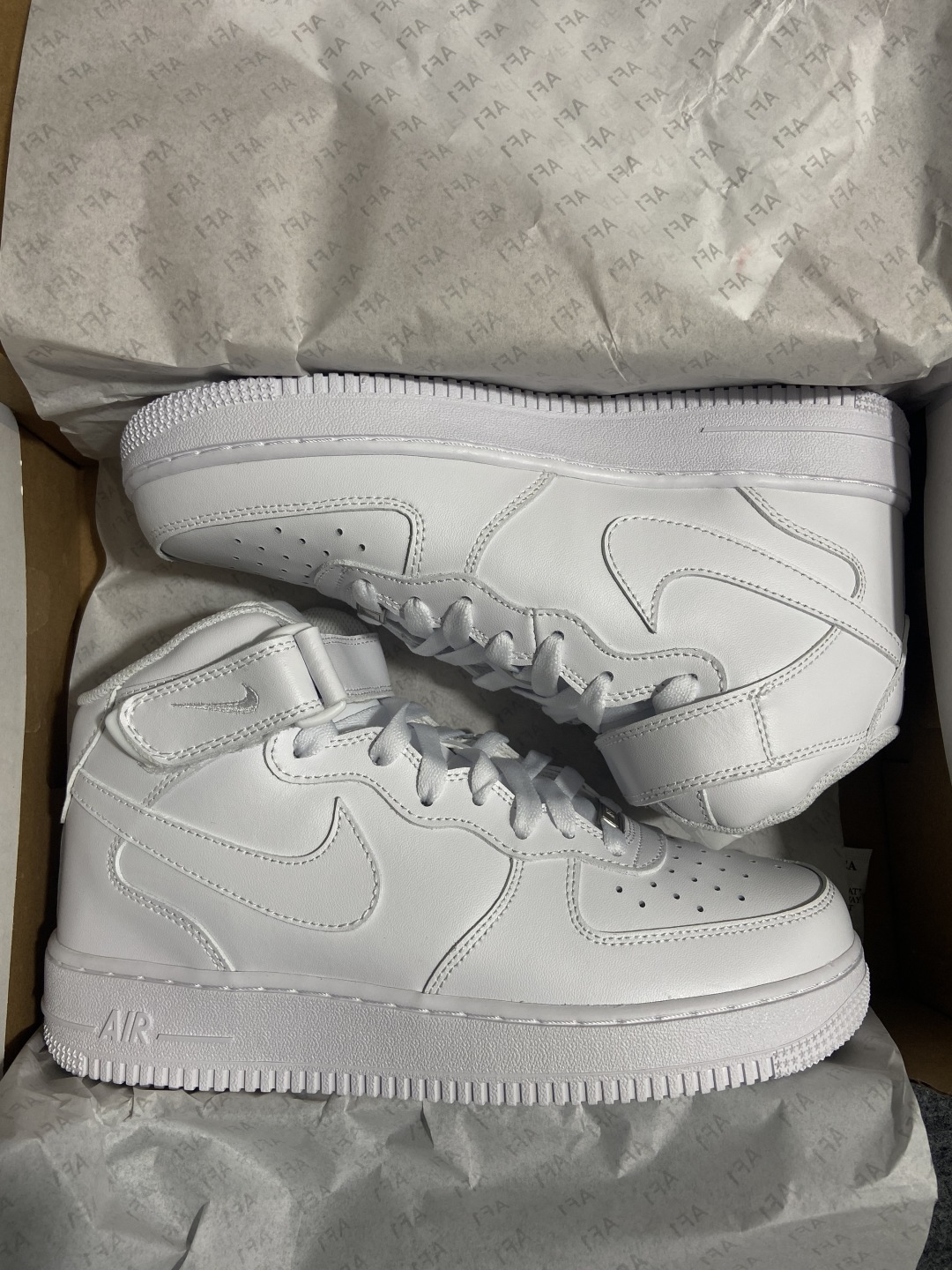 #平台专供 Air Force 1 Mid '07 空军一号中帮经典板鞋 纯白 货号:-111 内置So