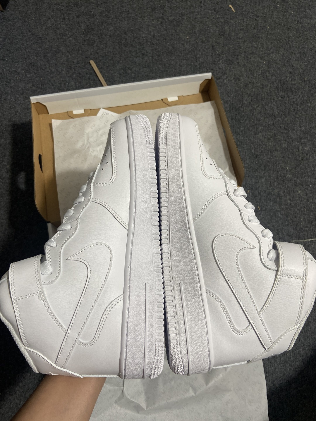 #平台专供 Air Force 1 Mid '07 空军一号中帮经典板鞋 纯白 货号:-111 内置So