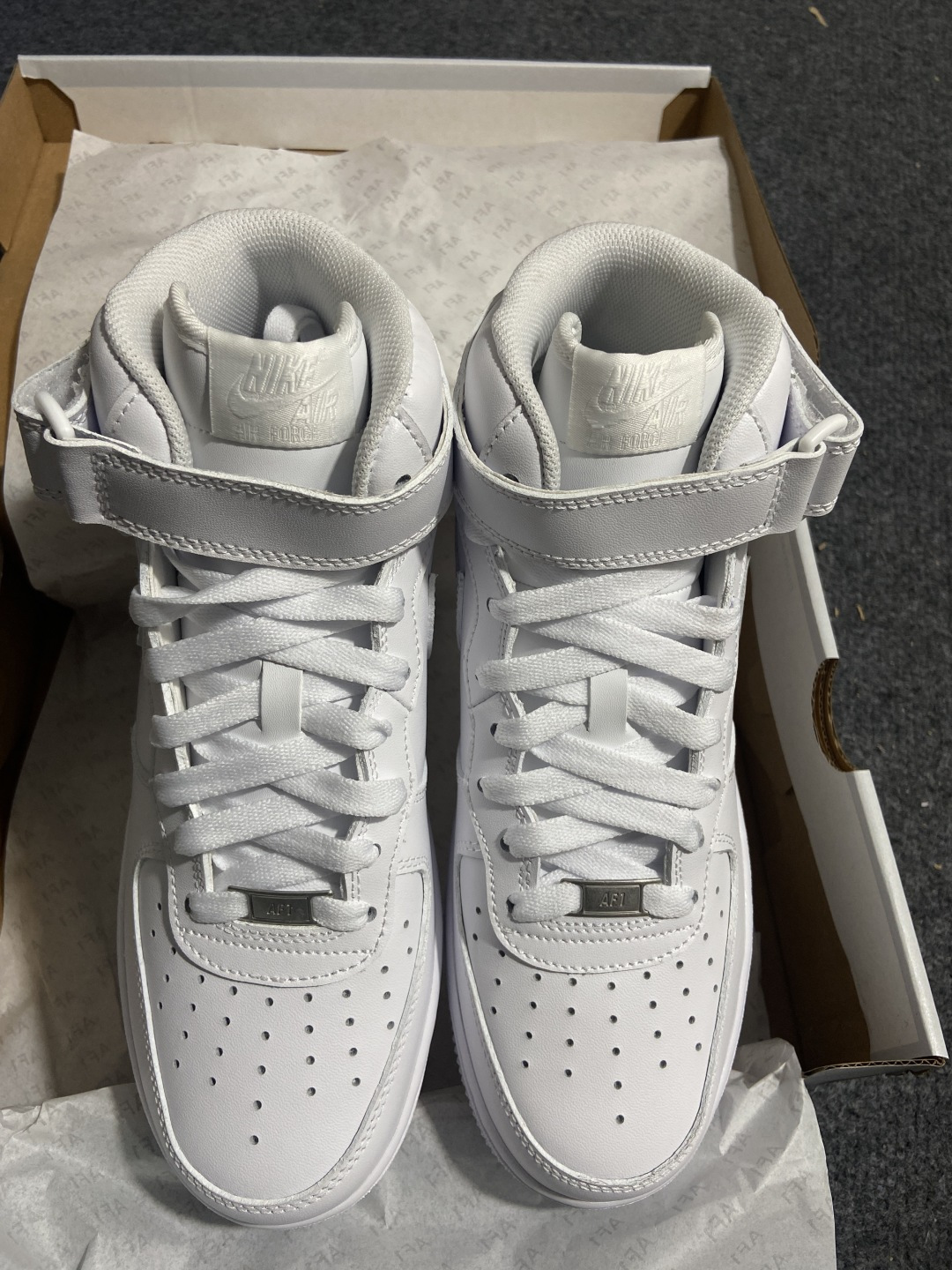 #平台专供 Air Force 1 Mid '07 空军一号中帮经典板鞋 纯白 货号:-111 内置So
