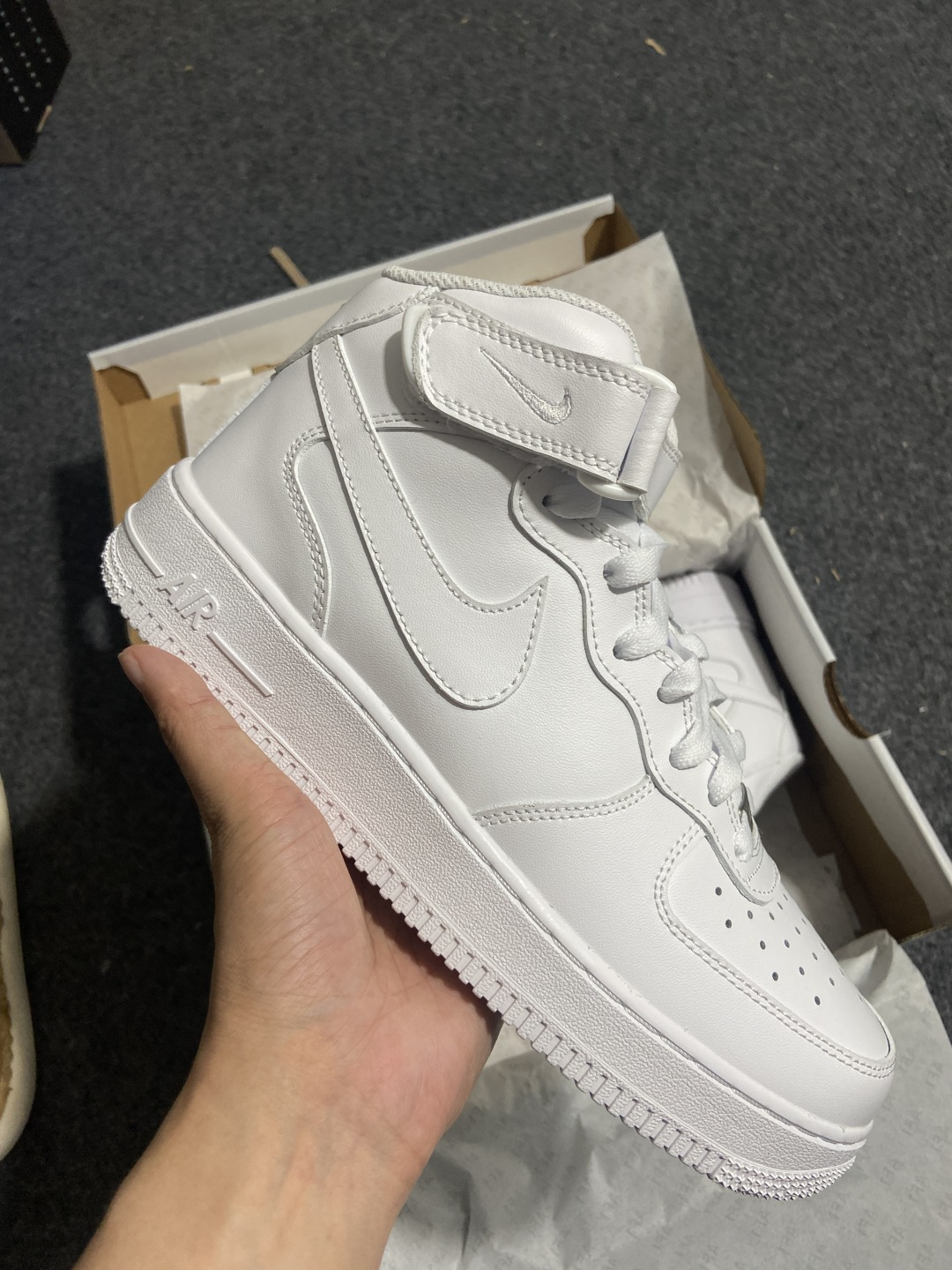 #平台专供 Air Force 1 Mid '07 空军一号中帮经典板鞋 纯白 货号:-111 内置So