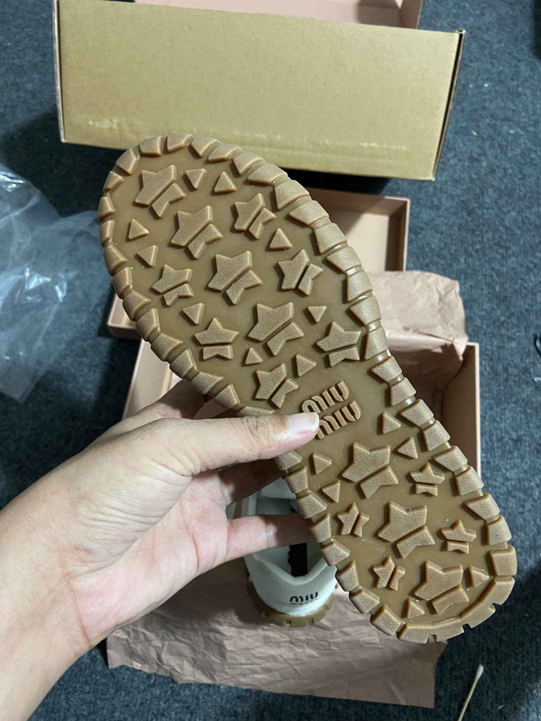 P【外贸版 MiuMiu】MIU MIU缪缪 Tyre 绒面革 圆头系带 德训鞋 低帮 生活休闲鞋 男女