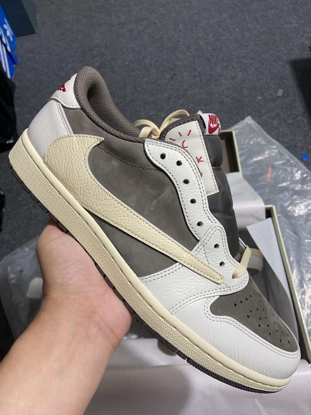 纯原 Travis Scott x Air Jordan 1 Reverse Mocha 联名倒钩摩卡棕白低帮篮球鞋 D