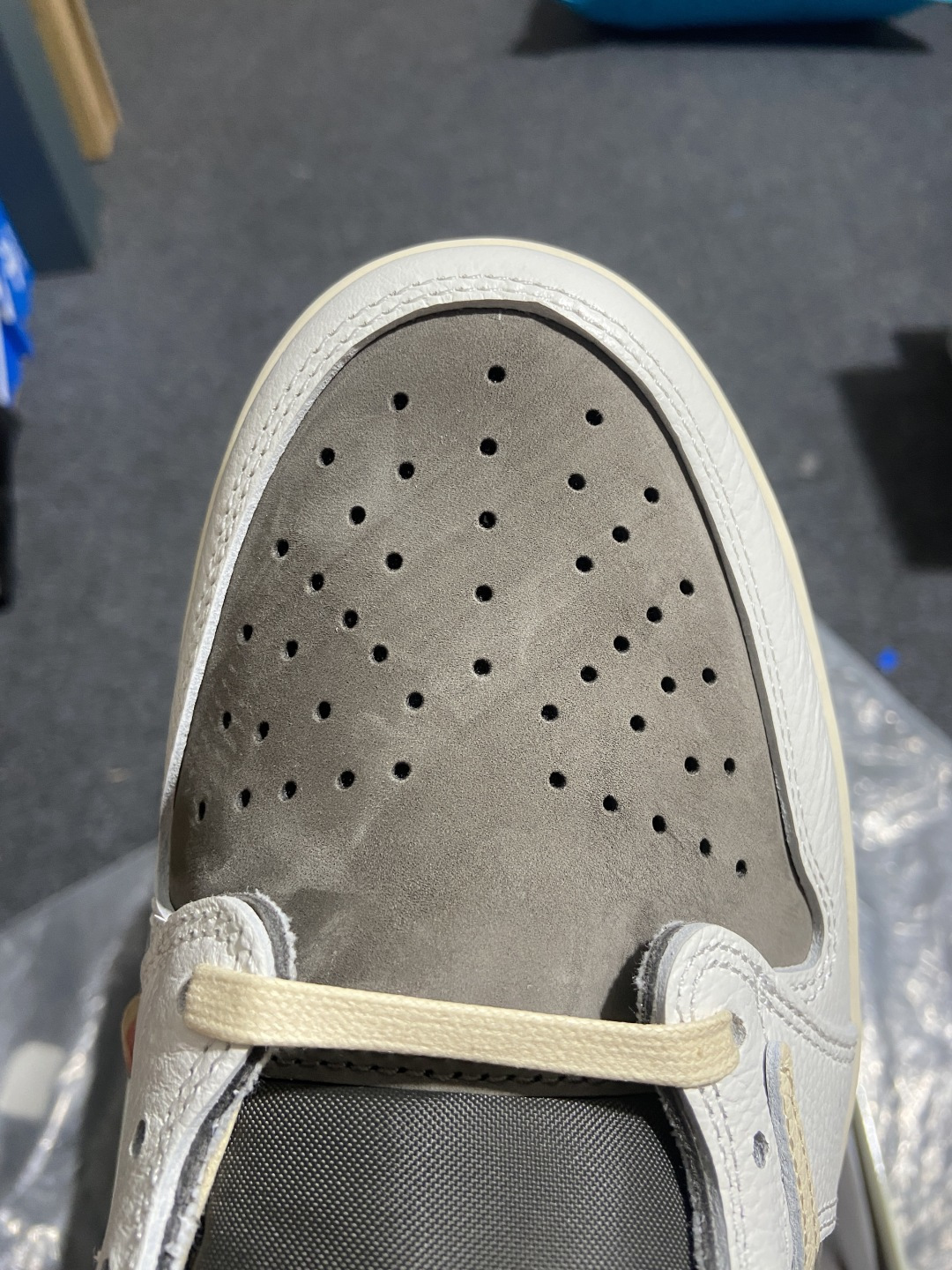纯原 Travis Scott x Air Jordan 1 Reverse Mocha 联名倒钩摩卡棕白低帮篮球鞋 D