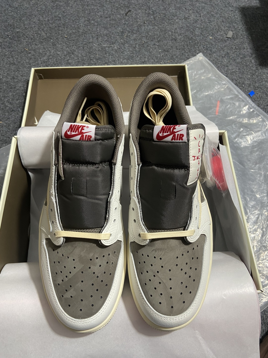 纯原 Travis Scott x Air Jordan 1 Reverse Mocha 联名倒钩摩卡棕白低帮篮球鞋 D