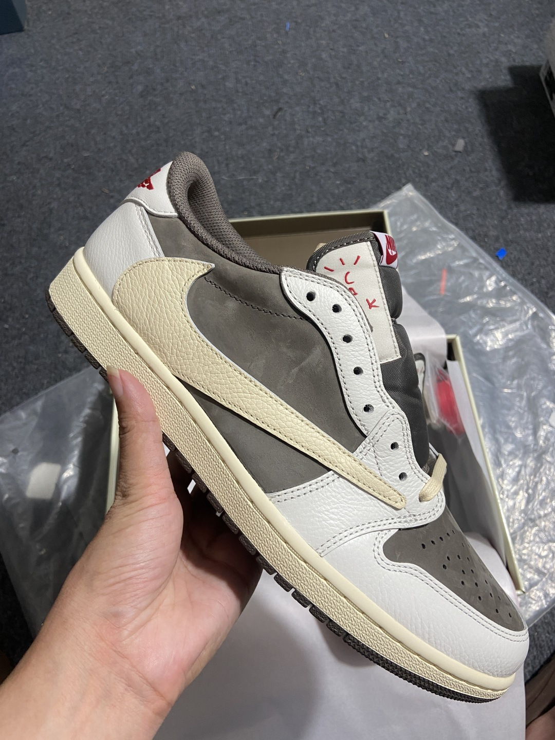 纯原 Travis Scott x Air Jordan 1 Reverse Mocha 联名倒钩摩卡棕白低帮篮球鞋 D