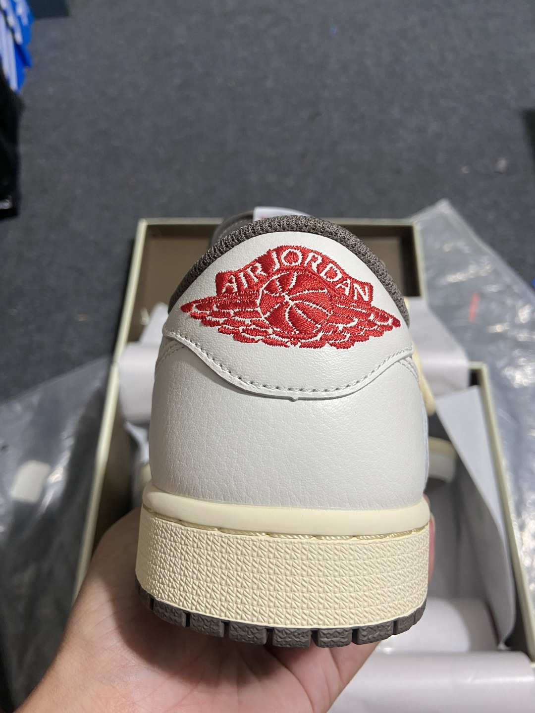 纯原 Travis Scott x Air Jordan 1 Reverse Mocha 联名倒钩摩卡棕白低帮篮球鞋 D