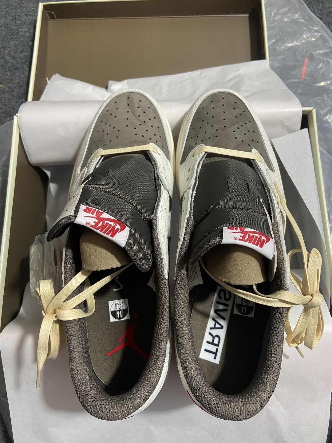 纯原 Travis Scott x Air Jordan 1 Reverse Mocha 联名倒钩摩卡棕白低帮篮球鞋 D
