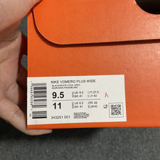 Nike Vomero Plus 低帮 ZOOMX 马拉松跑步鞋 第2色:黑白 缓震表现出色,脚感Q弹! 货号IH325 Nike Vomero Plus 低帮 ZOOMX 马拉松跑步鞋 第2色:黑白 缓震表现出色,脚感Q弹! 货号IH325