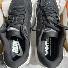 Nike Vomero Plus 低帮 ZOOMX 马拉松跑步鞋 第2色:黑白 缓震表现出色,脚感Q弹! 货号IH325 Nike Vomero Plus 低帮 ZOOMX 马拉松跑步鞋 第2色:黑白 缓震表现出色,脚感Q弹! 货号IH325