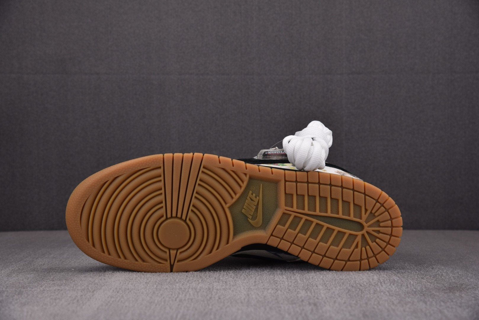 ¥:420 Supreme x NK SB Dunk Low“Rammellzee”Sup联名 黑彩 FD8778-00
