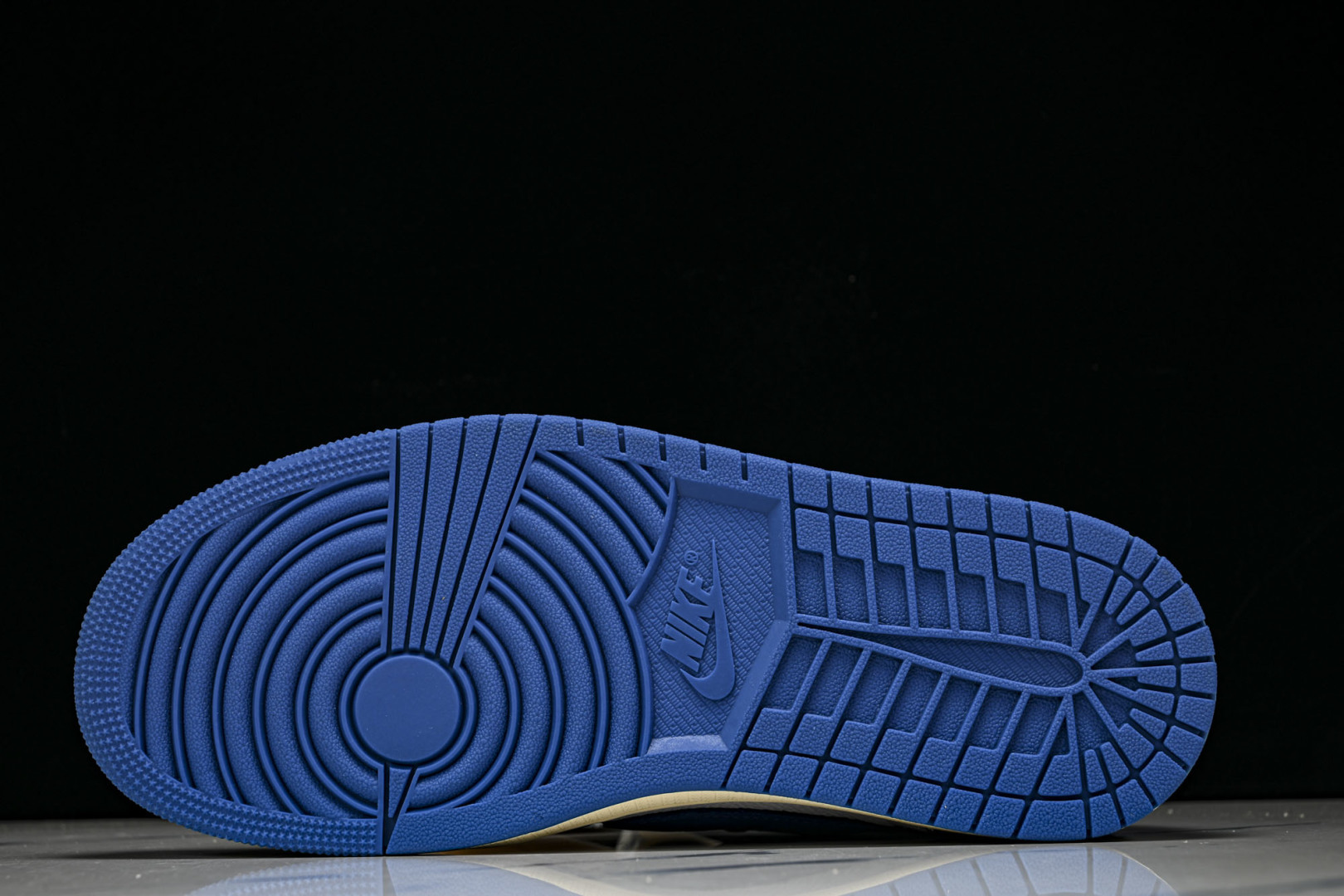 Fragment Design x Union x Air Jordan 1 Hi 乔1藤原浩大闪电 低帮文化休闲板鞋 Fragment Design x Union x Air Jordan 1 Hi 乔1藤原浩大闪电 低帮文化休闲板鞋