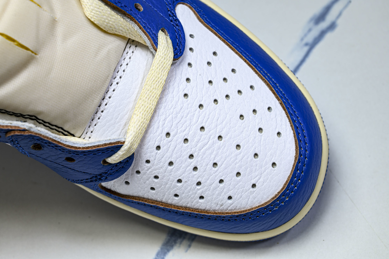 Fragment Design x Union x Air Jordan 1 Hi 乔1藤原浩大闪电 低帮文化休闲板鞋 Fragment Design x Union x Air Jordan 1 Hi 乔1藤原浩大闪电 低帮文化休闲板鞋