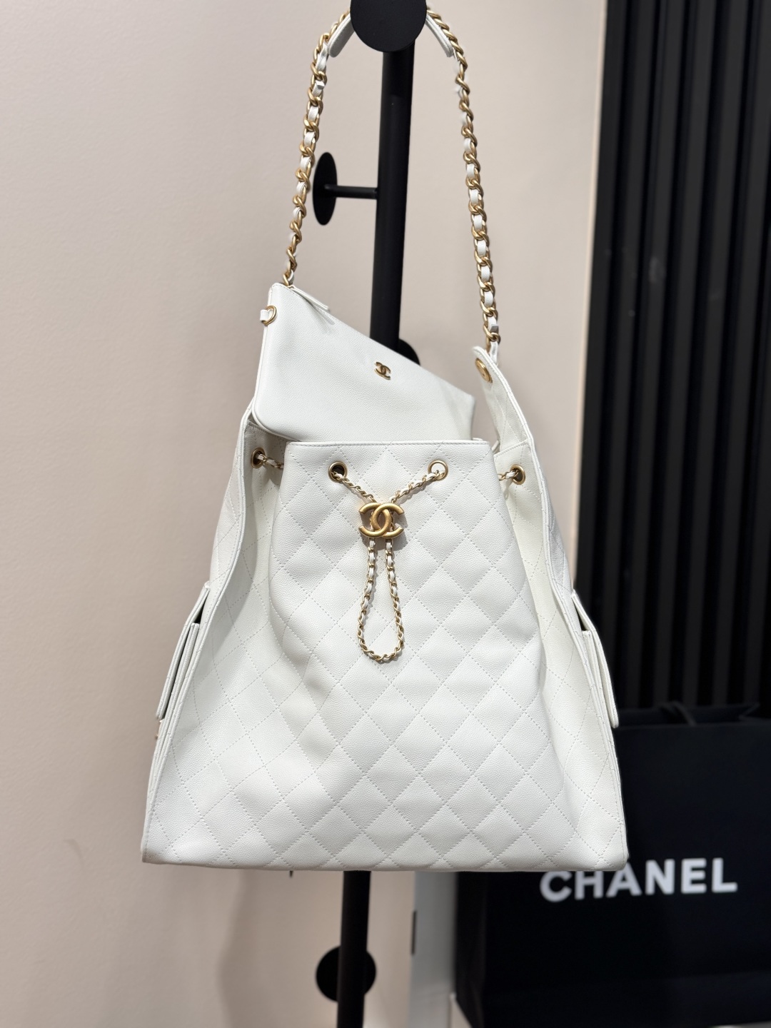 Chanel 25 Bag White Quilted Leather Large Tote with Chain Accents 5 cmp i1749199862220 9408 0 3