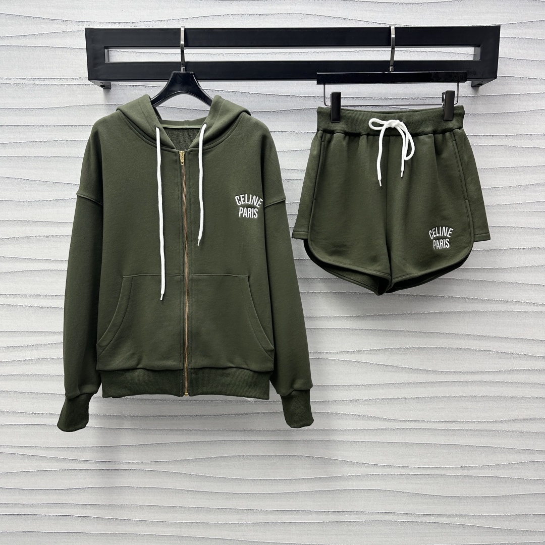 NO:298315,Celin*2025 new product hooded zipper jacket shorts set Customized YB imported native cotton material Comfortable and crispy and stylish Use zipper drawstring to adjust to add layering of the shape The chest is decorated with iconic embroidered letters logo to highlight the brand tone Developed Face and auxiliary materials Hooded zipper jacket with the same series of shorts Elastic elastic waist rope pants design The logo echoes the upper and lower outfits Comfortable and fashionable. You can easily control the daily commuter and casual dates. The upper body reduces youthfulness. High version 2 colors, celine, shorts, jackets & coats, hats, alexander wang19860909Celin*2025新品上架连帽拉链外套短裤套装 定制YB进口原生全棉材质 舒适挺括有型 沿用拉链抽绳调节处理 增添造型层次感 胸前饰以标志性刺绣字母徽标点缀装饰 彰显品牌调性 面辅料开发 连帽拉链外套搭配同系列套装短裤 弹力松紧腰绳裤头设计 徽标上下呼应 穿搭舒适时尚 成套穿搭日常通勤休闲约会都能轻松驾驭 上身减龄青春 高版本2色,,celine,shorts,jackets & coats,hats,alexander wang,Women's clothing