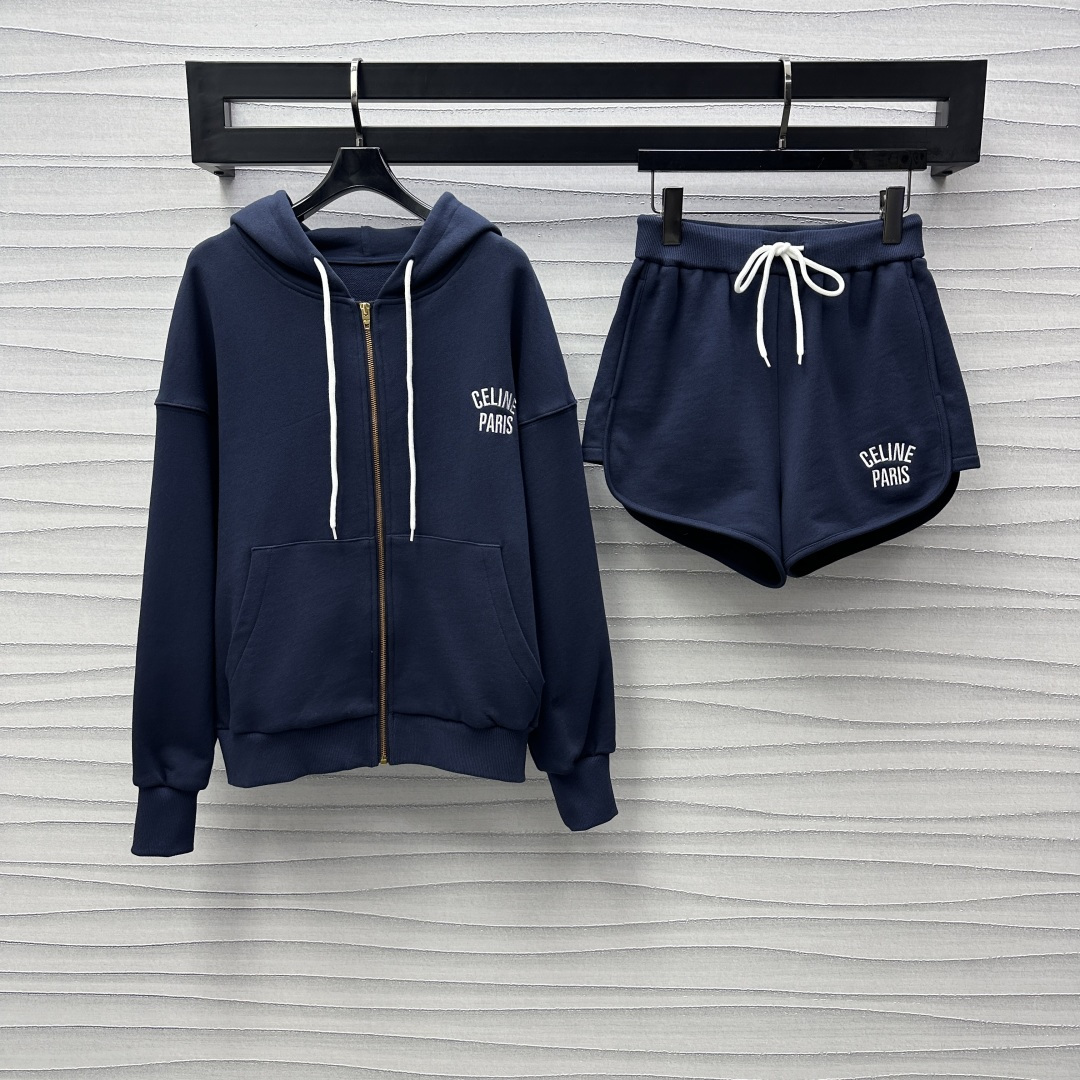 NO:298308,Celin*2025 new product hooded zipper jacket shorts set Customized YB imported native cotton material Comfortable and crispy and stylish Use zipper drawstring to adjust to add layering of the shape The chest is decorated with iconic embroidered letters logo to highlight the brand tone Developed Face and auxiliary materials Hooded zipper jacket with the same series of shorts Elastic elastic waist rope pants design The logo echoes the upper and lower outfits Comfortable and fashionable. You can easily control the daily commuter and casual dates. The upper body reduces youthfulness. High version 2 colors, celine, shorts, jackets & coats, hats, alexander wang19860909Celin*2025新品上架连帽拉链外套短裤套装 定制YB进口原生全棉材质 舒适挺括有型 沿用拉链抽绳调节处理 增添造型层次感 胸前饰以标志性刺绣字母徽标点缀装饰 彰显品牌调性 面辅料开发 连帽拉链外套搭配同系列套装短裤 弹力松紧腰绳裤头设计 徽标上下呼应 穿搭舒适时尚 成套穿搭日常通勤休闲约会都能轻松驾驭 上身减龄青春 高版本2色,,celine,shorts,jackets & coats,hats,alexander wang,Women's clothing