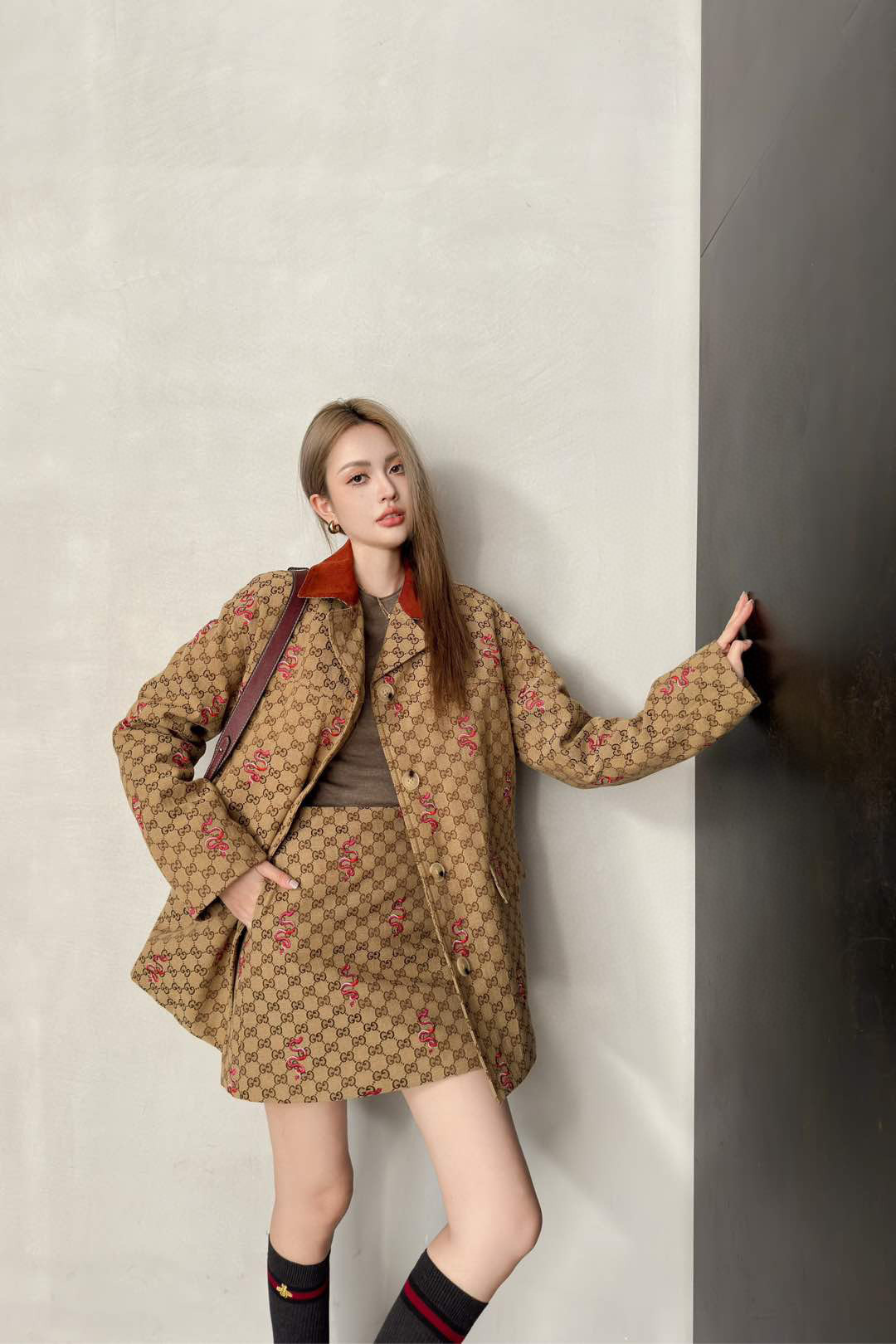 NO:297265,Jackets and skirts models, skirts, jackets & coats,alexander wang19860909外套半裙模特图,,skirts,jackets & coats,alexander wang,Women's clothing