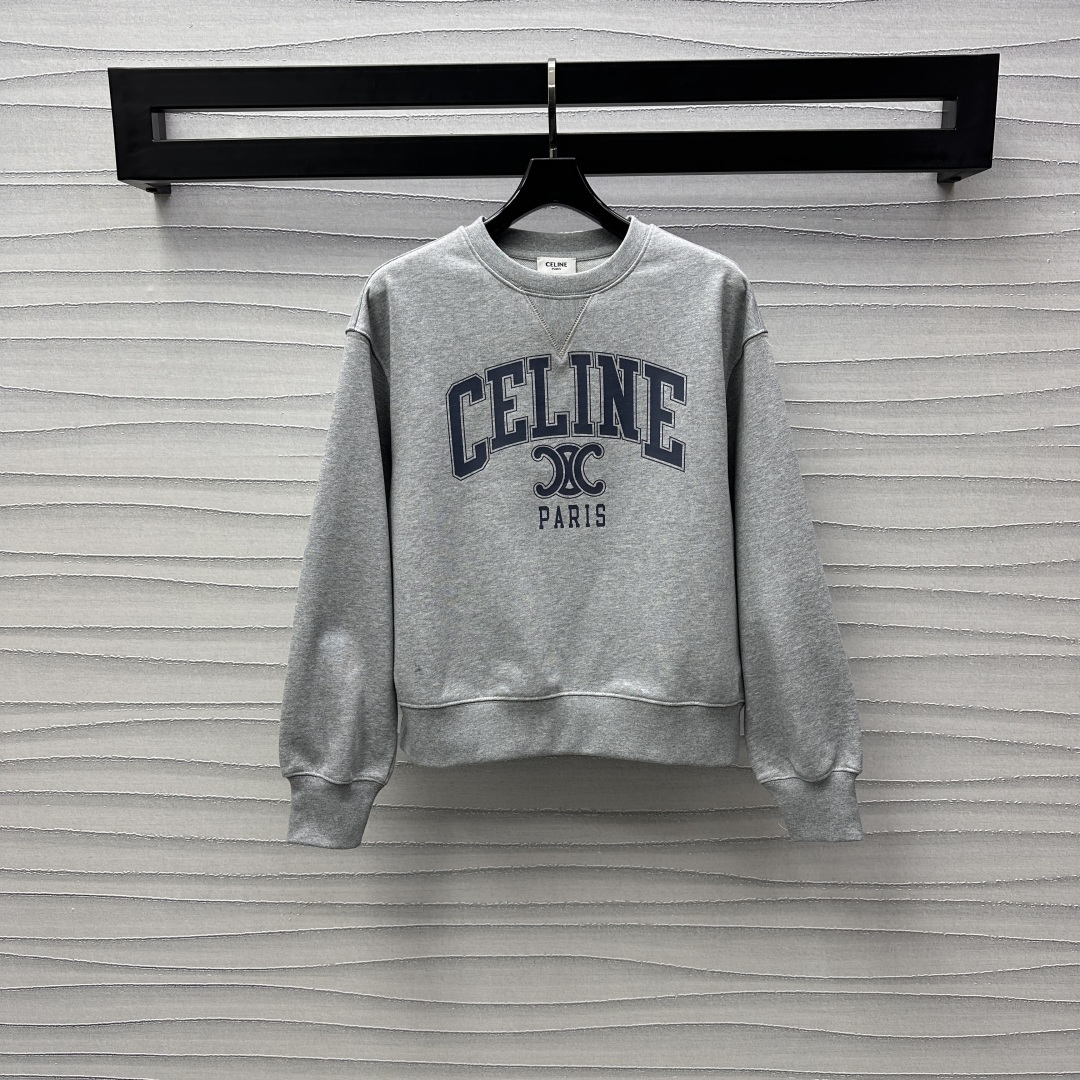 NO:297247,Celin*2025 new product is available on the shelves of round neck printed letter sweatshirts, customized YB imported native cotton material, breathable and comfortable, neckline cuff hem thread edging tightening, matched with loose shoulder-length style design, add layered look, chest decoration is decorated with letter logo printed Arc de Triomphe pattern to highlight the brand tone, casual and fashionable create a personalized style, surface auxiliary materials development, round neck long-sleeved sweatshirts, loose and lazy upper body, outstanding and fashionable, high-end version 2 colors,,celine,hoodie,sweatshirts,alexander wang19860909Celin*2025新品上架圆领印花字母卫衣定制YB进口原生全棉材质 透气舒适 领口袖口衣摆螺纹包边收紧处理 搭配宽松落肩版型设计 增添造型层次感 胸前饰以字母徽标印花凯旋门图案点缀装饰 彰显品牌调性 休闲时尚打造个性风格 面辅料开发 圆领长袖卫衣剪裁 上身松弛慵懒 单穿内搭都出彩时髦  高版本2色,,celine,hoodie,sweatshirts,alexander wang,Women's clothing