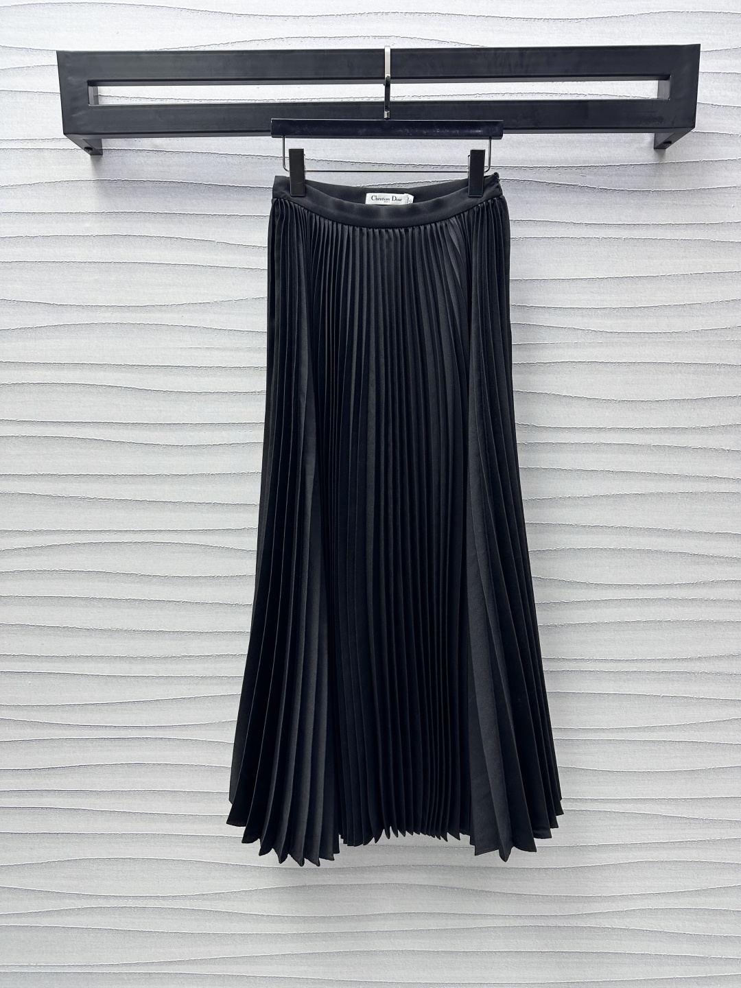 NO:313789,Dio*2025 new product is on the shelves of the pressed large long skirt customized YB imported satin material, texture is smooth and smooth, pleated craftsmanship is used, super cost material, full of hand size, design to the ankle, the first choice for the upper body to be elegant and lifted temperament, facial accessories development, high waist pleated skirt tailoring, random matching top, daily commuting adapter items, high version 2 colors 766220,,dior, skirts,alexander wang19860909Dio*2025新品上架压褶大摆长半裙定制YB进口缎面材质 质感光泽垂顺 沿用压褶工艺 超费用料 拿到手份量十足 长到脚踝设计 上身优雅抬气质首选穿搭 面辅料开发 高腰百褶半裙剪裁 随意搭配上装 日常通勤适配单品  高版本2色 766220,,dior,skirts,alexander wang,Women's clothing