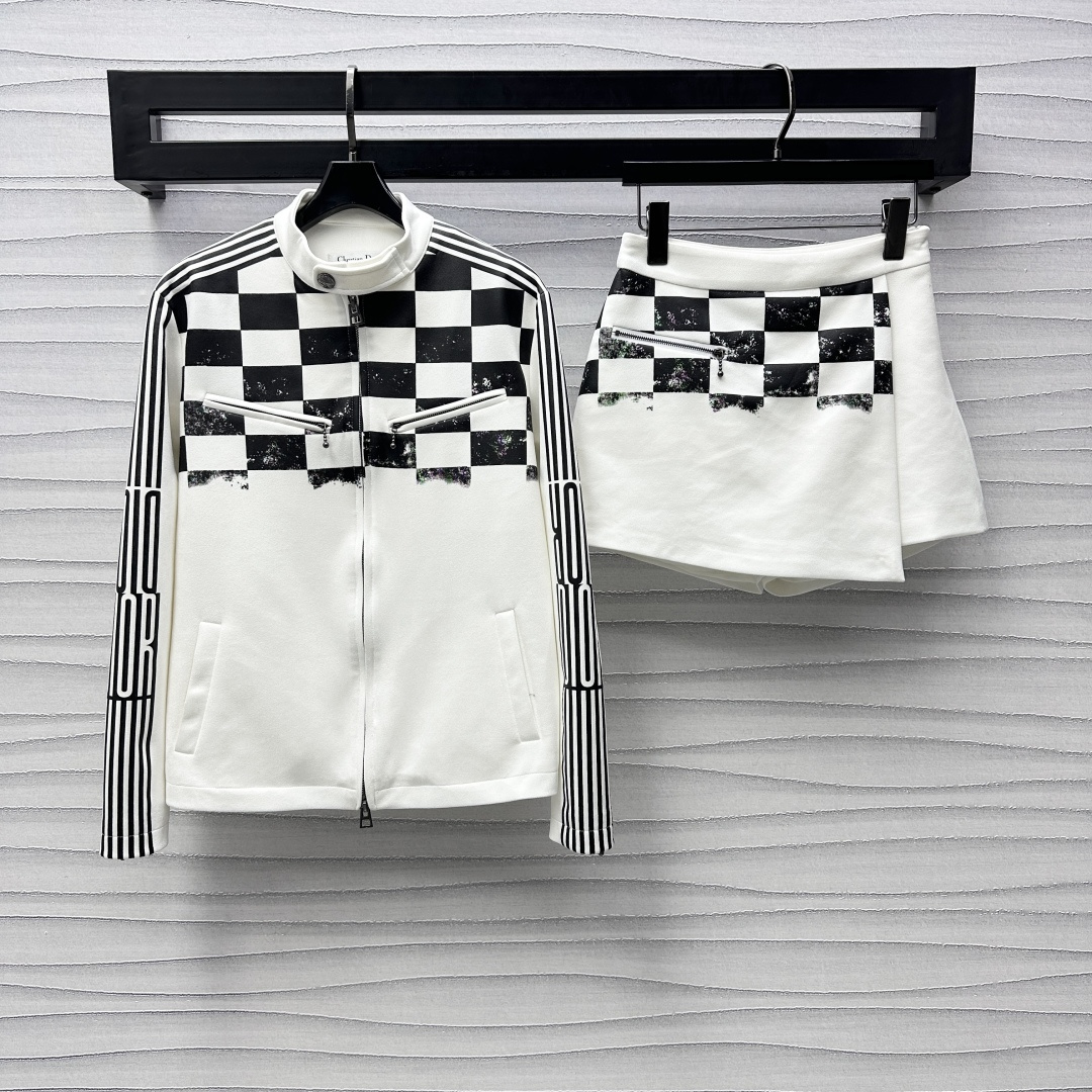 NO:314765,Dio*2025 new product is on the shelves of plaid printed jacket skirt and pants set custom YB imported deer leather velvet material, crisp and stylish, half-body is embellished with full-print plaid printed patterns, matched with zipper design, high-end style, the edge-bound lines on the side of the arm are decorated with creative letter elements, highlighting the brand tone, adding a touch of bright color and vitality to the overall shape, surface accessories, stand-alone jacket zipper jacket one-piece skirt and pants, upper and lower echoes, daily commuting and leisure and entertainment sets, can better highlight fashion and personality, high-version 2 colors,,dior, skirts, jackets & coats, jackets & coats, alexander wang19860909Dio*2025新品上架格纹印花夹克裙裤套装定制YB进口鹿皮绒材质 挺括有型 半身沿用满印格纹印花图案点缀 搭配拉链设计 高级风范立现 手臂侧面的捆边线条装饰 融入创意字母元素 彰显品牌调性 为整体造型增添了一抹亮色与活力 面辅料开发 立领夹克拉链外套一片式裙裤 上下同样呼应 日常通勤休闲娱乐成套穿搭 更能凸显时尚与个性  高版本2色,,dior,skirts,jackets & coats,jackets & coats,alexander wang,Women's clothing