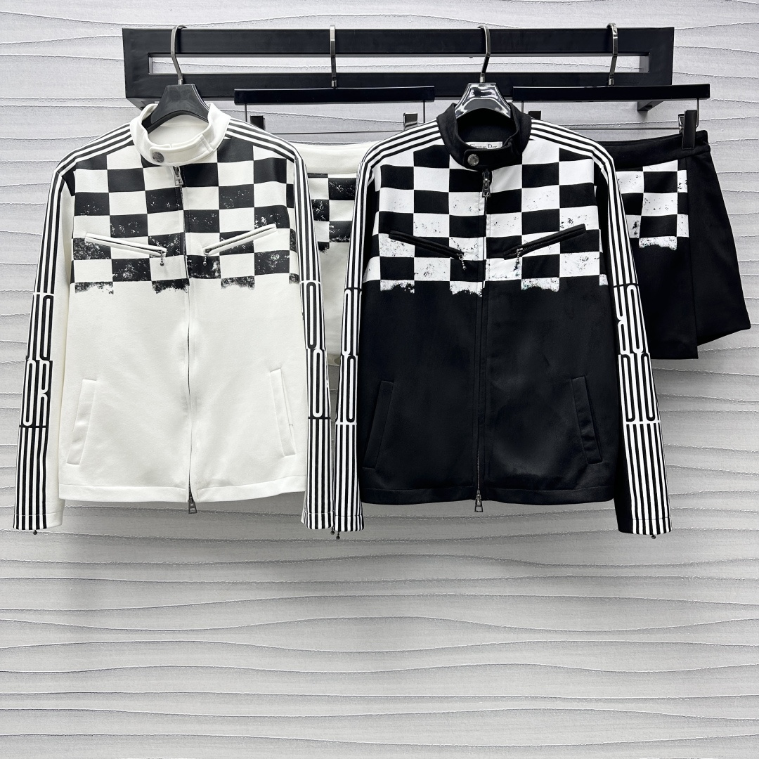 NO:314770,Dio*2025 new product is on the shelves of plaid printed jacket skirt and pants set custom YB imported deer leather velvet material, crisp and stylish, half-body is embellished with full-print plaid printed patterns, matched with zipper design, high-end style, the edge-bound lines on the side of the arm are decorated with creative letter elements, highlighting the brand tone, adding a touch of bright color and vitality to the overall shape, surface accessories, stand-alone jacket zipper jacket one-piece skirt and pants, upper and lower echoes, daily commuting and leisure and entertainment sets, can better highlight fashion and personality, high-version 2 colors,,dior, skirts, jackets & coats, jackets & coats, alexander wang19860909Dio*2025新品上架格纹印花夹克裙裤套装定制YB进口鹿皮绒材质 挺括有型 半身沿用满印格纹印花图案点缀 搭配拉链设计 高级风范立现 手臂侧面的捆边线条装饰 融入创意字母元素 彰显品牌调性 为整体造型增添了一抹亮色与活力 面辅料开发 立领夹克拉链外套一片式裙裤 上下同样呼应 日常通勤休闲娱乐成套穿搭 更能凸显时尚与个性  高版本2色,,dior,skirts,jackets & coats,jackets & coats,alexander wang,Women's clothing