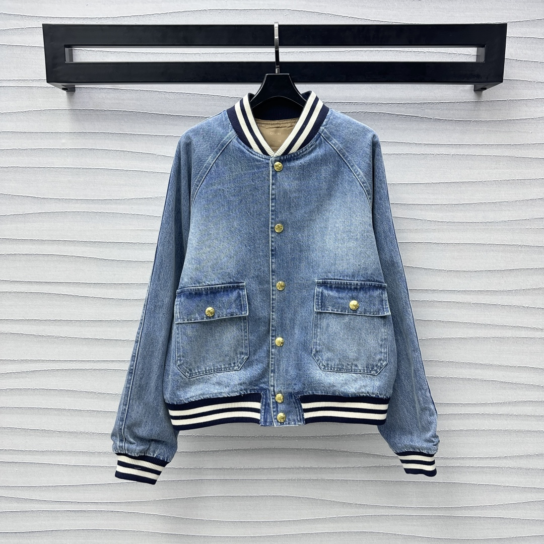 NO:316042,Celin*2025 new product launches thread contrast denim jacket custom YB imported twill cotton denim material Enzyme multiple wash retro style Open molding closure with the iconic Arc de Triomphe engraving echoes the brand letters embroidered on the back to highlight the brand tone Line movement processing thread contrasting color wrapping to add styling layering Symmetric large pocket design Full-print jacquard letter lining impact visual highlights Face and accessories development Baseball jacket tailoring Must-have fashionable outfits for daily commuting and date High-end version, Celine, jackets & coats, jackets & coats, alexander wang19860909Celin*2025新品上架螺纹撞色牛仔外套定制YB进口斜纹棉牛仔材质 酵素多重水洗 复古洋气 开模襟扣配合标志性凯旋门刻印 呼应后背绣花品牌字母 彰显品牌调性 线条走位处理螺纹撞色包边 增添造型层次感 对称大口袋设计 满印提花字母里布 冲击视觉亮点 面辅料开发 棒球夹克外套剪裁 日常通勤约会必备时髦穿搭  高版本,,celine,jackets & coats,jackets & coats,alexander wang,Women's clothing