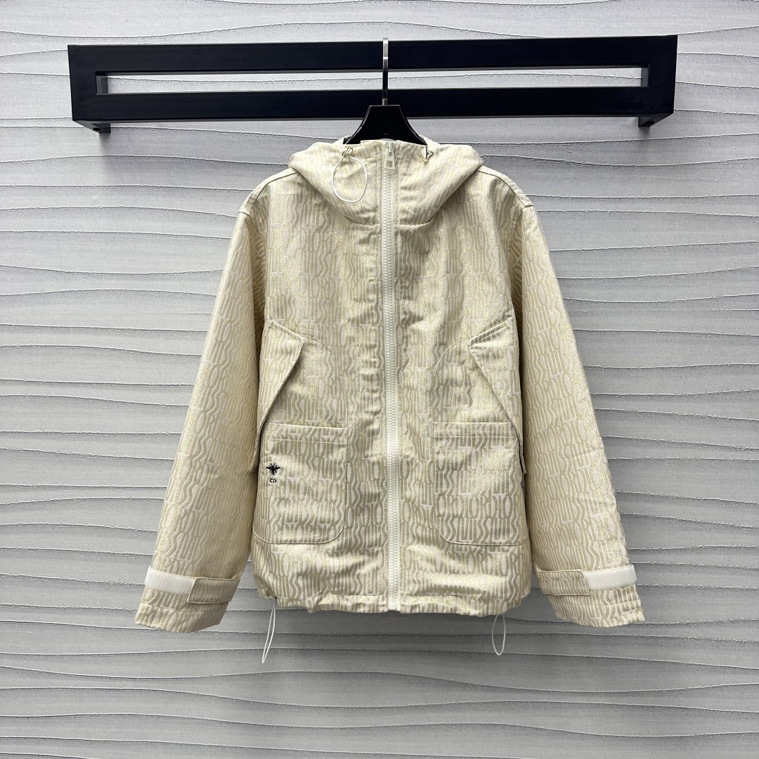 NO:309662,Dio*2025 new product is on the shelves of Jacquard Skirts Customized YB imported jacquard material. The texture is crisp and stylish. It is full of appearance. The whole body is decorated with full jacquard letter logo to highlight the brand tone. The waist-side symmetrical flip pocket is portable and practical. It adds a sense of styling. The surface auxiliary material development. Hooded charge jacket tailoring. It can be matched with the same series of skirts. The complete set of upper body shows a good proportion of long legs. Fashionable and fashionable. A must-have fashion suit for daily casualness. High-version 766290,,dior,skirts,jackets & coats,hats,alexander wang19860909Dio*2025新品上架提花冲锋裙裤定制YB进口提花冲锋材质 质感挺括有型 品相十足 通体饰以满铺提花字母徽标点缀 彰显品牌调性 腰侧对称翻盖口袋 便携实用 增添造型层次感 面辅料开发 连帽冲锋外套剪裁 可搭配同系列裙裤 成套上身穿出长腿好比例 洋气时髦 日常休闲必备时尚套装  高版本 766290,,dior,skirts,jackets & coats,hats,alexander wang,Women's clothing