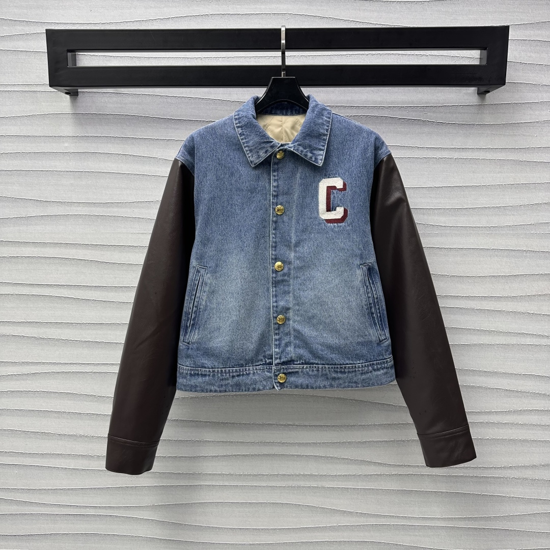 NO:310240,Celin*2025 new product is on the shelves of leather sleeve denim jacket customized YB imported twill cotton denim material, crisp and stylish, multi-enzyme washing, presenting retro denim blue, spliced ​​leather sleeve design, adding layered look, the C mark on the chest echoes the letters on the back, highlighting the brand tone, rich visual effects, surface accessories development, lapel jacket jacket style cut, top body handsome and fashionable, casual outfits are brilliant and fashionable, high-end version,,celine, jackets & coats, jackets & coats, alexander wang19860909Celin*2025新品上架拼皮袖牛仔外套定制YB进口斜纹棉牛仔材质 挺括有型 多重酵素水洗 呈现复古牛仔蓝 拼接皮革袖子设计 增添造型层次感 胸前C标和背面字母呼应 彰显品牌调性 丰富视觉效果 面辅料开发 翻领夹克外套版型剪裁 上身帅气时髦 随意外搭都出彩时髦  高版本,,celine,jackets & coats,jackets & coats,alexander wang,Women's clothing