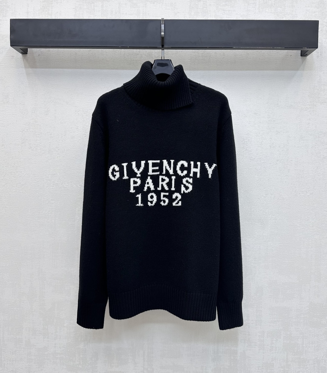 NO:666245,Givench*2025 new products are on the shelves. High-neck lettered pullover sweater. Customized YB imported cashmere wool knitted material. High-quality texture. Comfortable and warm. The collar, cuffs and hem are echoed with threaded edges. Matched with a loose fit design to add layering to the look. The visual effect of the outfit is slimming. The iconic letter logo decoration in the center of the chest highlights the brand tone. Development of surface accessories. Cutting of high-necked pullover knitted sweater. The outfit is high-end and full of atmosphere. Fashion trends for daily commuting.  High version 3 colors,,givenchy,sweaters, 19860909Givench*2025新品上架 高领字母套头毛衣 定制YB进口羊绒羊毛针织材质 质感上乘 舒适保暖 领口袖口和下摆呼应以螺纹包边 搭配宽松版型设计 增添造型层次感 穿搭显瘦视觉效果 胸前居中标志性字母徽标装饰 彰显品牌调性 面辅料开发 高领套头针织毛衣裁剪 穿搭高级感和氛围感十足 日常通勤时尚潮流  高版本3色,,givenchy,sweaters, ,Women's clothing