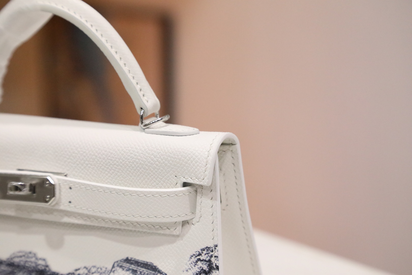 🐎新品
kelly 2代mini手绘款绘奥维那酒庄【纯白色】ep手掌纹银扣，高端定制系列，手绘涂鸦，欧美时尚，手缝蜡线，全钢五金，私人订制