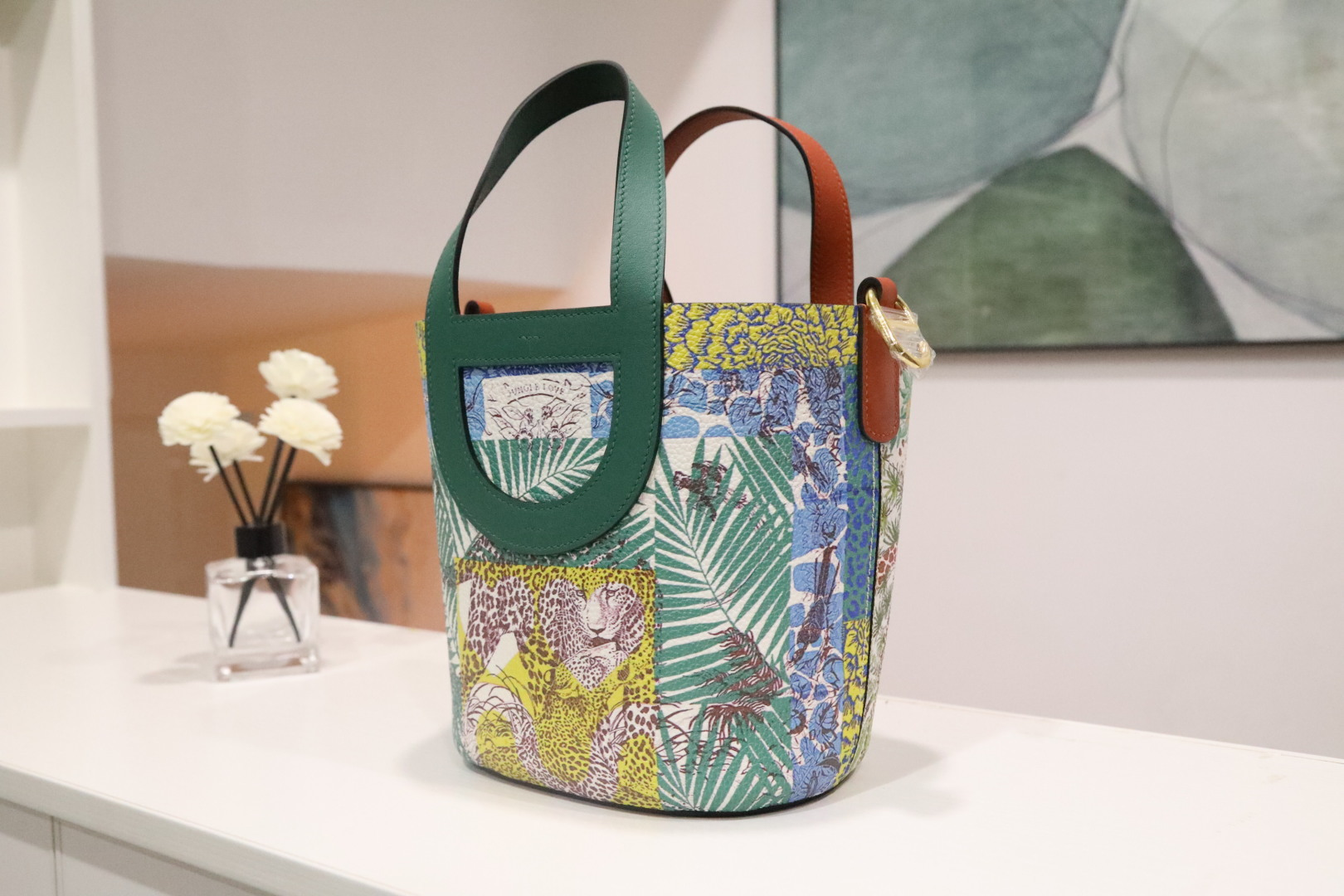 🐎新品
18尺寸菜篮子猪鼻子再次更新，【绿拼红】swift头层牛皮手腕，包身togo小牛皮，丛林动物彩绘涂鸦，小众独特，欧美时尚，手缝蜡线，全钢五金，私人订制