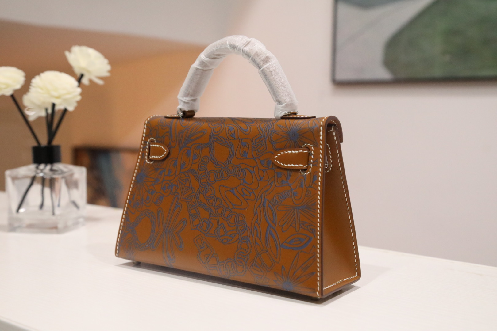 🐎新品
凯莉二代mini彩印涂鸦系列，搞怪风，经典马家彩绘马的元素扑面而来，【金粽色】swift皮，【金粽色】box皮，【黑色】平纹牛，高端头层牛皮，皮面手绘设计，手缝蜡线，全钢五金，私人订制