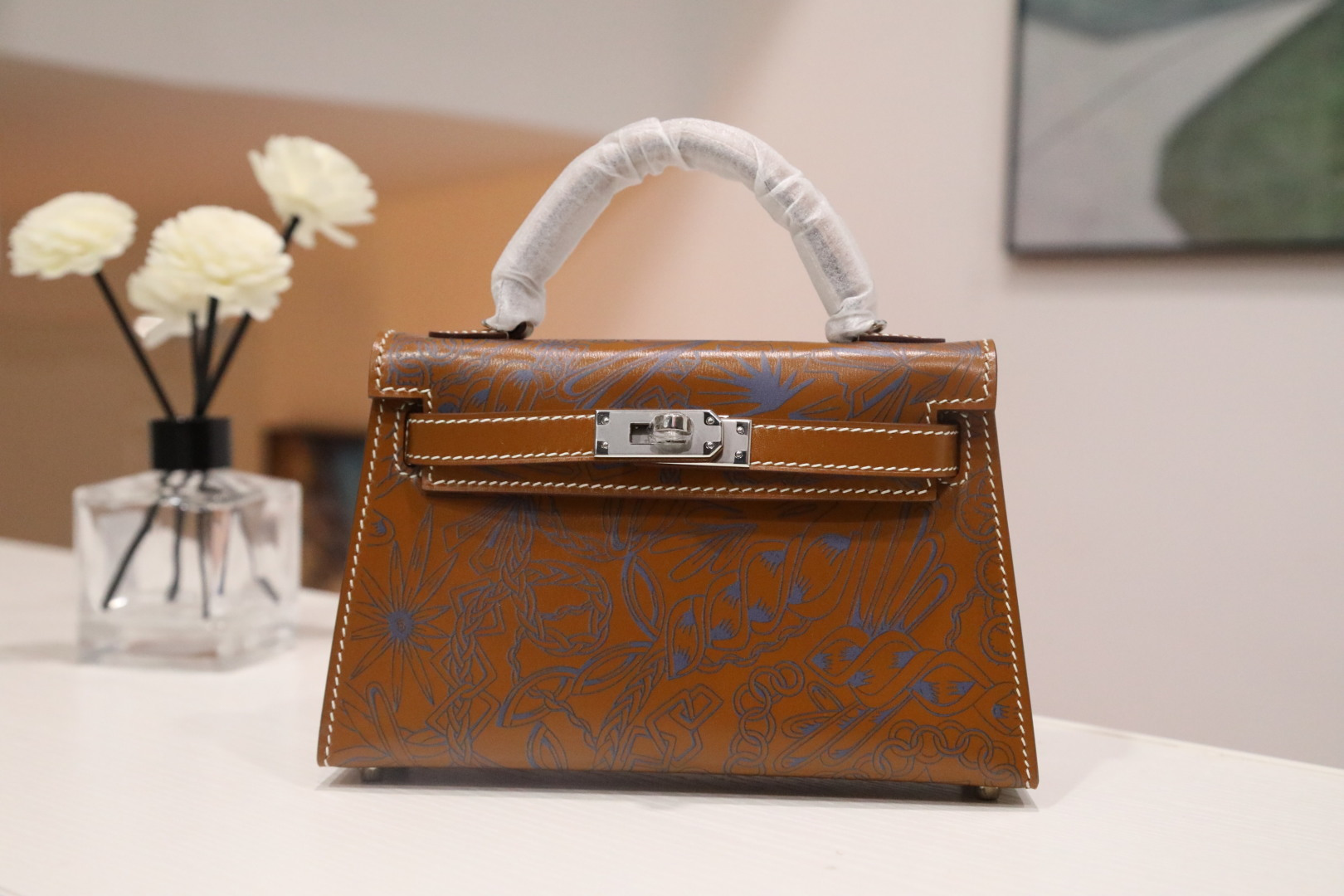 🐎新品
凯莉二代mini彩印涂鸦系列，搞怪风，经典马家彩绘马的元素扑面而来，【金粽色】swift皮，【金粽色】box皮，【黑色】平纹牛，高端头层牛皮，皮面手绘设计，手缝蜡线，全钢五金，私人订制