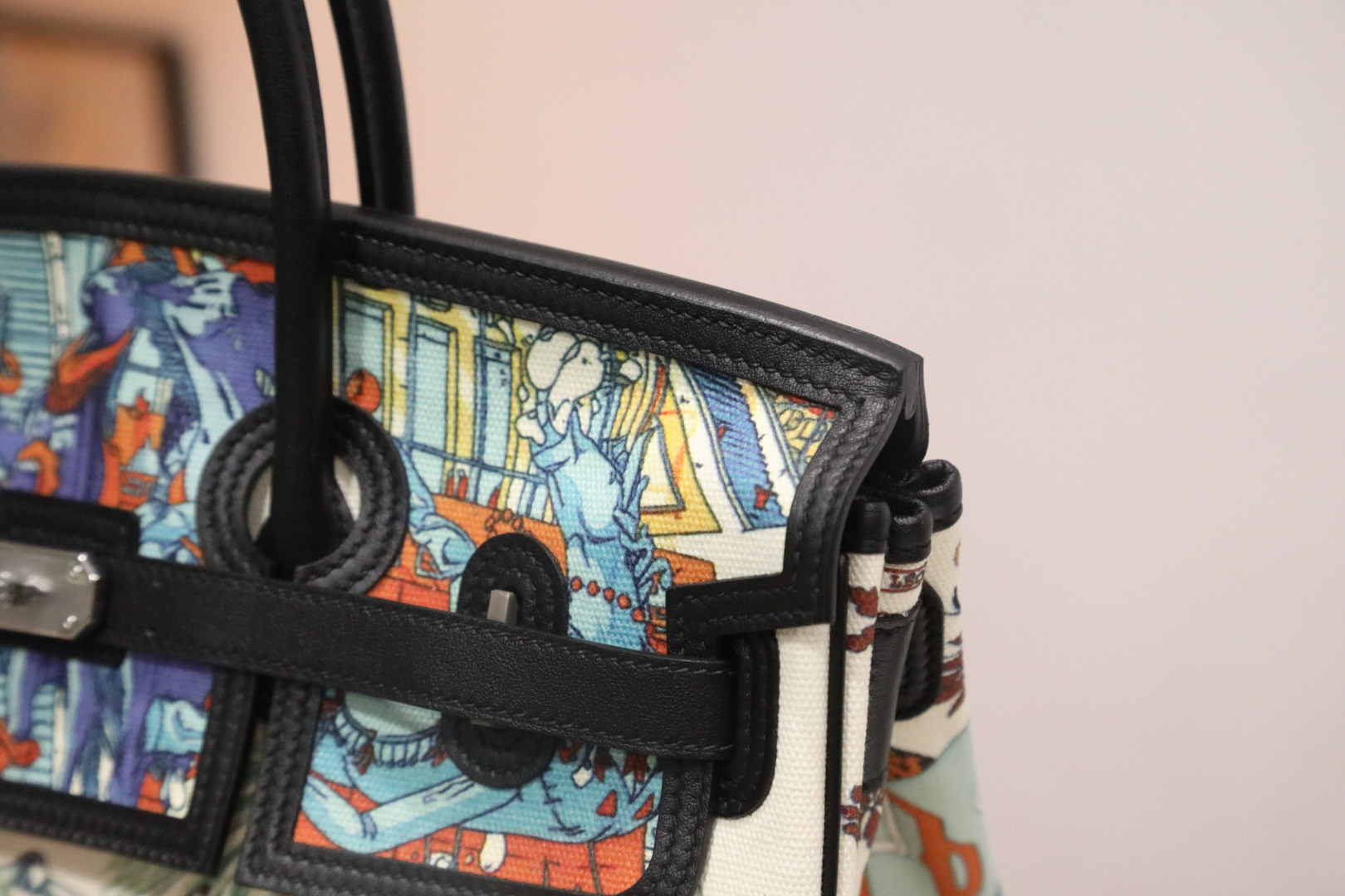 🐎新品
铂金款cargo涂鸦系列35尺寸【黑色】swift皮头层牛皮拼青花瓷涂鸦彩印帆布银扣，欧美时尚，高端典雅，手缝蜡线，全钢五金，私人订制