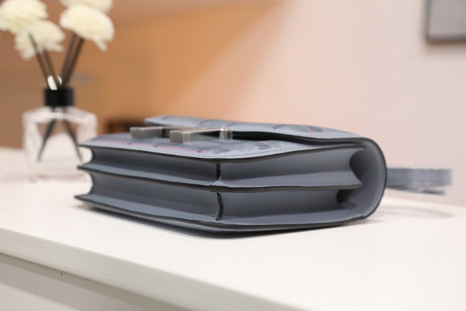 🐎新品
空姐康康款18/24cm限定蓝盒子，粉绿格子条纹彩印设计，【奶昔白】【蓝色】swift头层牛皮细腻柔软，高级感优雅，欧美时尚，手缝蜡线，全钢五金，私人订制