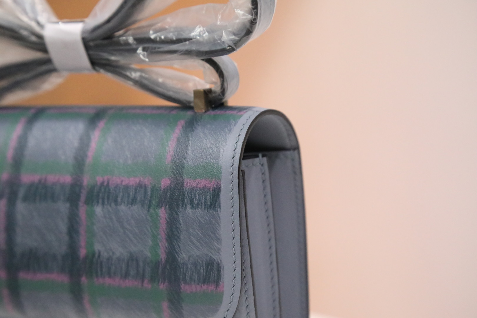 🐎新品
空姐康康款18/24cm限定蓝盒子，粉绿格子条纹彩印设计，【奶昔白】【蓝色】swift头层牛皮细腻柔软，高级感优雅，欧美时尚，手缝蜡线，全钢五金，私人订制