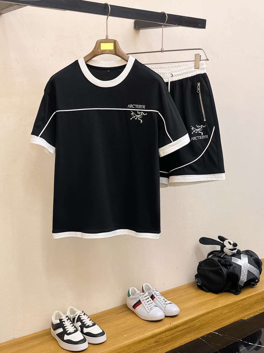 NO:410184,Archaeopteryx, the top classic short-sleeved suit in spring and summer, exquisite craftsmanship counter fabric, top-level elements fusion, classic short-sleeved three-standard logo, fashionable men, whether it is the comfort of the upper body or the incomparable existence, it can be said that everyone has a must-have set in summer. Number of numbers M-XXXL, arc'teryx, T-shirt, alexander wang19860909始祖鸟 春夏顶级经典短袖套装,精致工艺专柜面料,顶级元素融合打造,经典短袖3标齐全,潮男时尚,无论是上身舒适度还是都是无可比拟的存在,可以说是夏日必备人手一套 码数M-XXXL,arc'teryx,T-shirt,alexander wang,Men's clothing