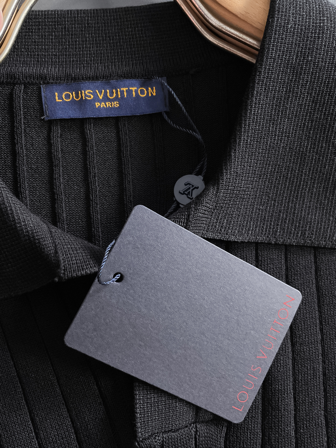 Louis Vuitton 2025 Spring/Summer Black Knit Polo Shirt with LV Patch 6 cmp i1748622596152 4879 0 4